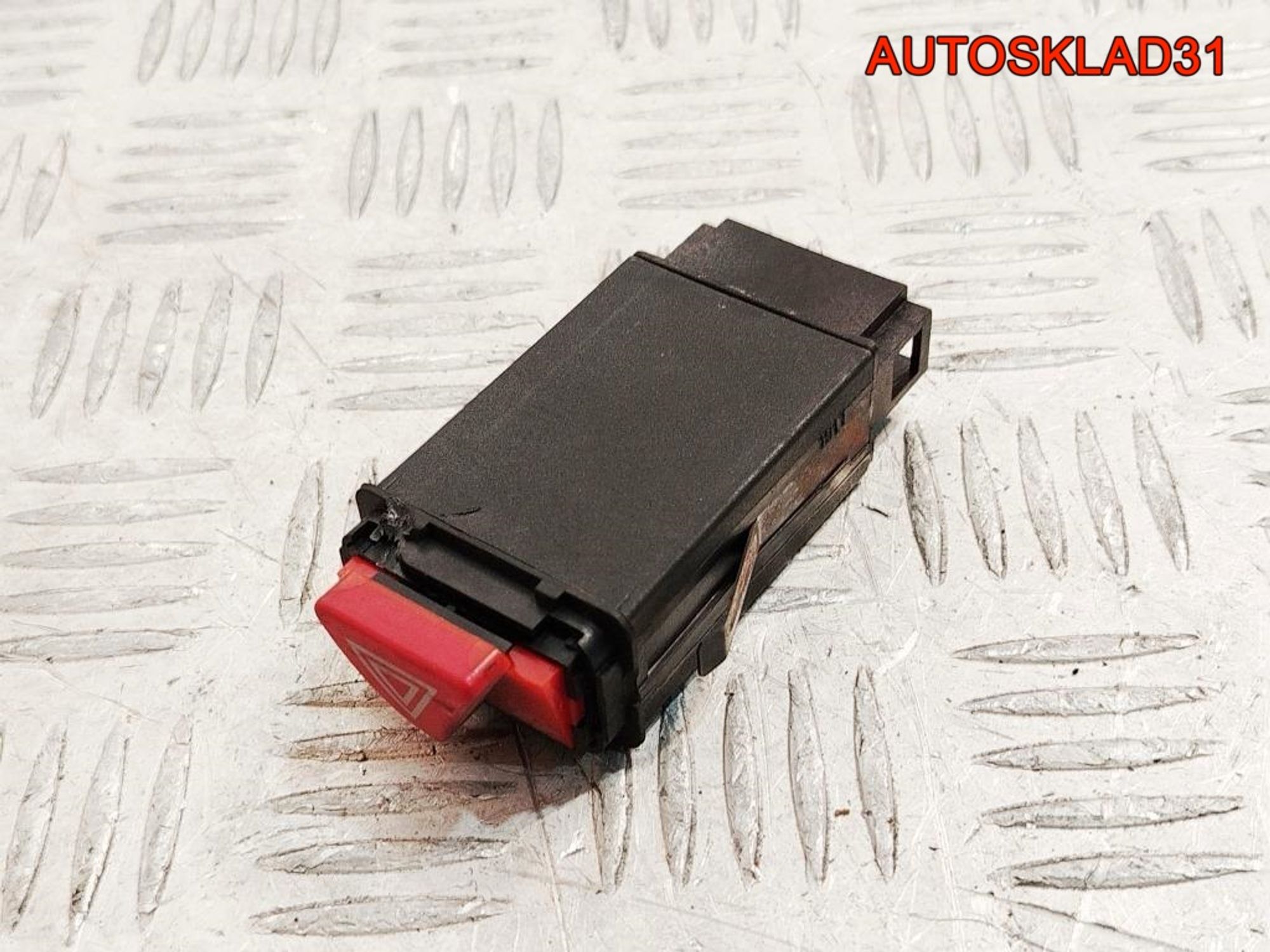 Кнопка аварийной сигнализации Audi A4 B5 8D0941509K, 1500 рублей, Дубовое