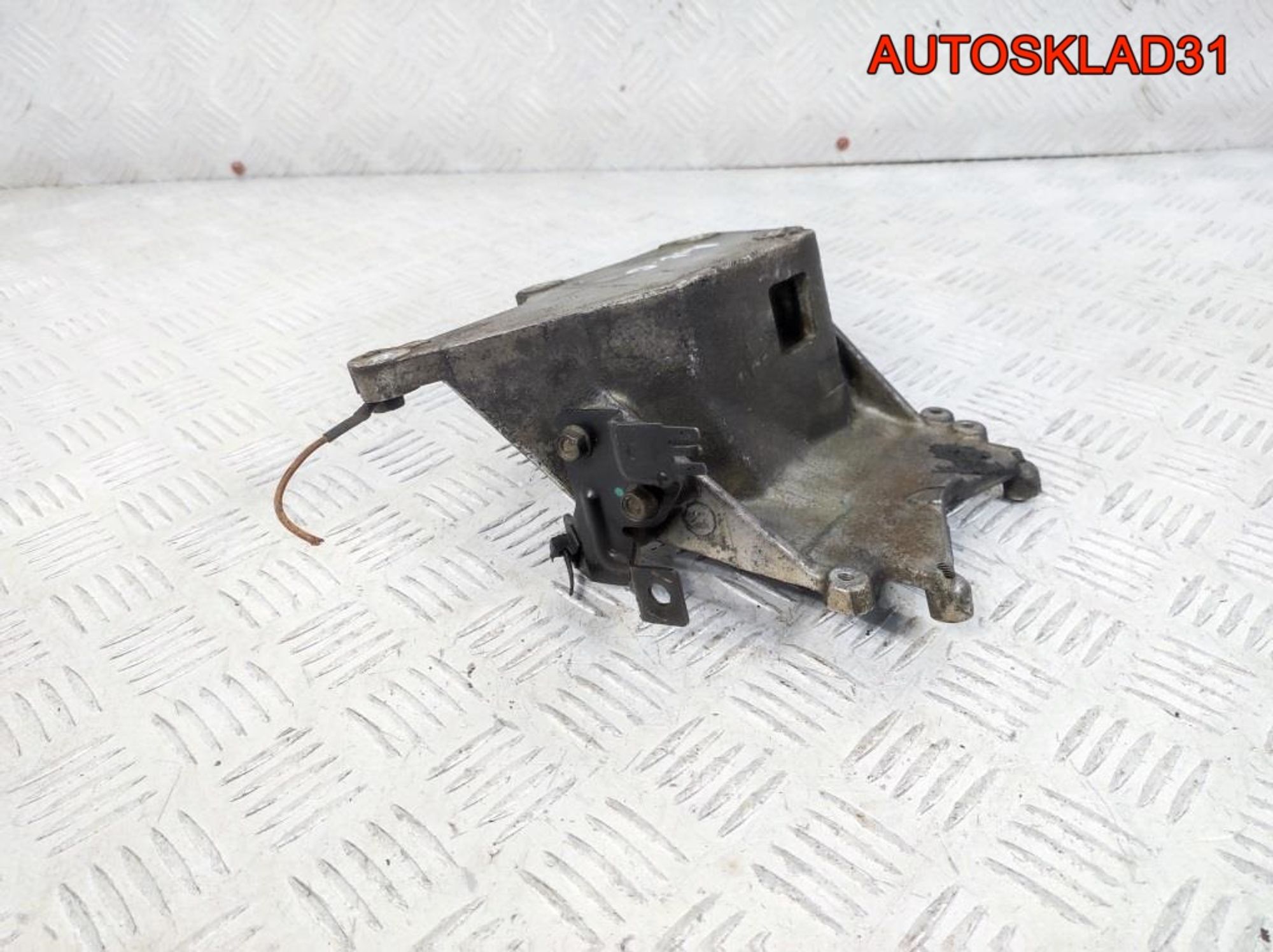 Кронштейн двигателя Opel Astra G 1,7 Y17DT 069293, 900 рублей, Дубовое