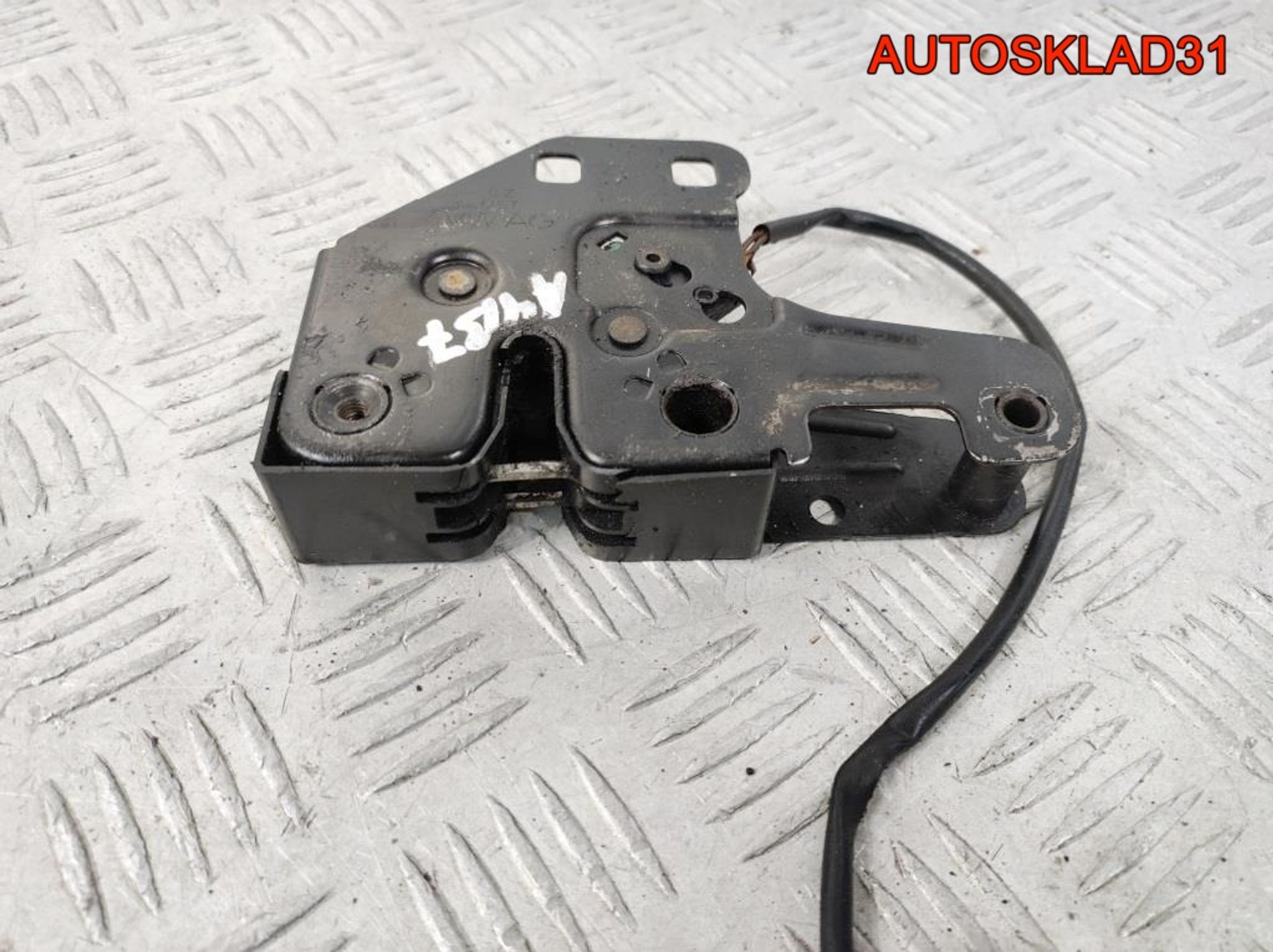 Замок капота Audi A4 B7 8E0823509D, 1800 рублей, Дубовое