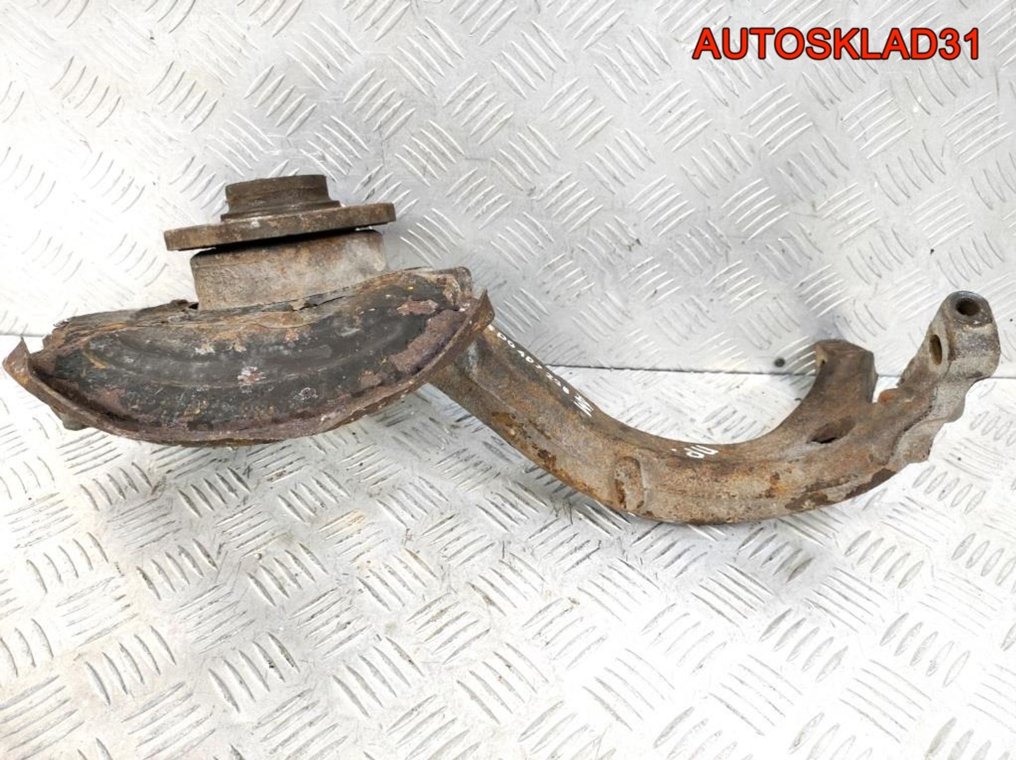 Кулак передний правый VW Passat B5 8D0407258AM, 1200 рублей, Дубовое