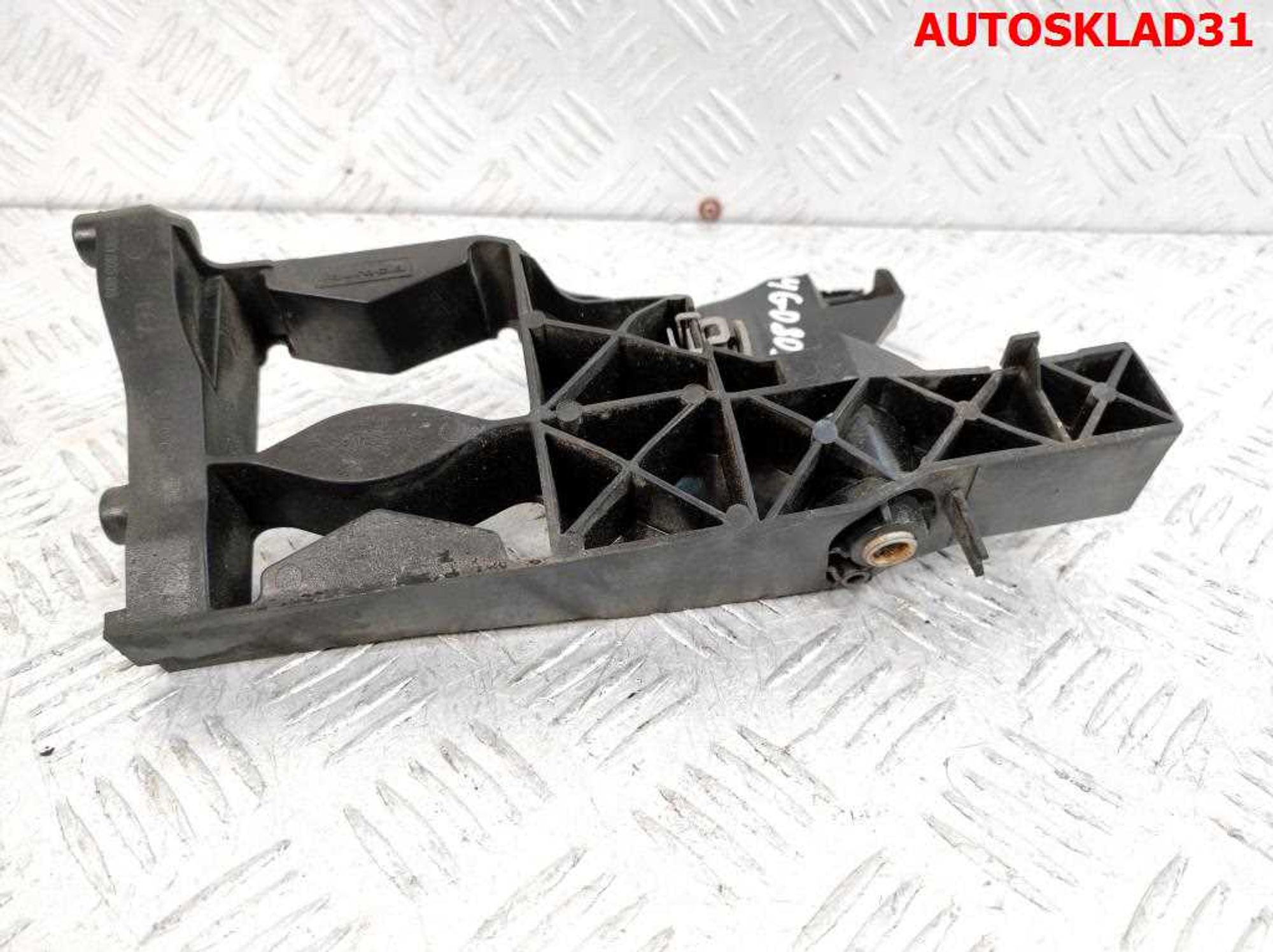 Кронштейн фары правый Audi A6 C7 4G 4G0805608, 1500 рублей, Дубовое