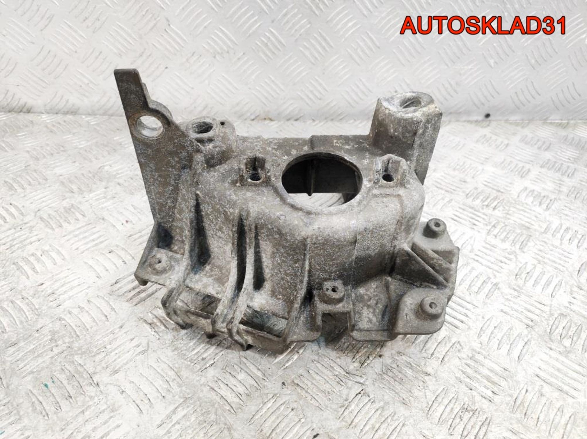 Кронштейн опоры КПП Renault Kangoo K9K 7700430825, 1000 рублей, Дубовое