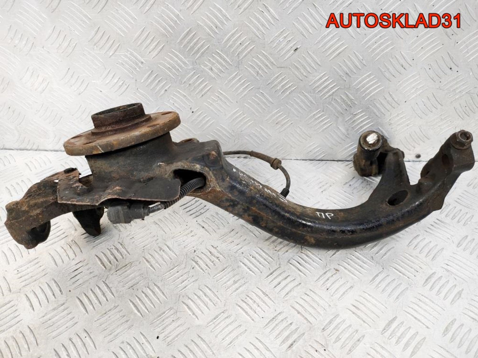 Кулак передний правый VW Passat B5 8D0407258S, 1200 рублей, Дубовое