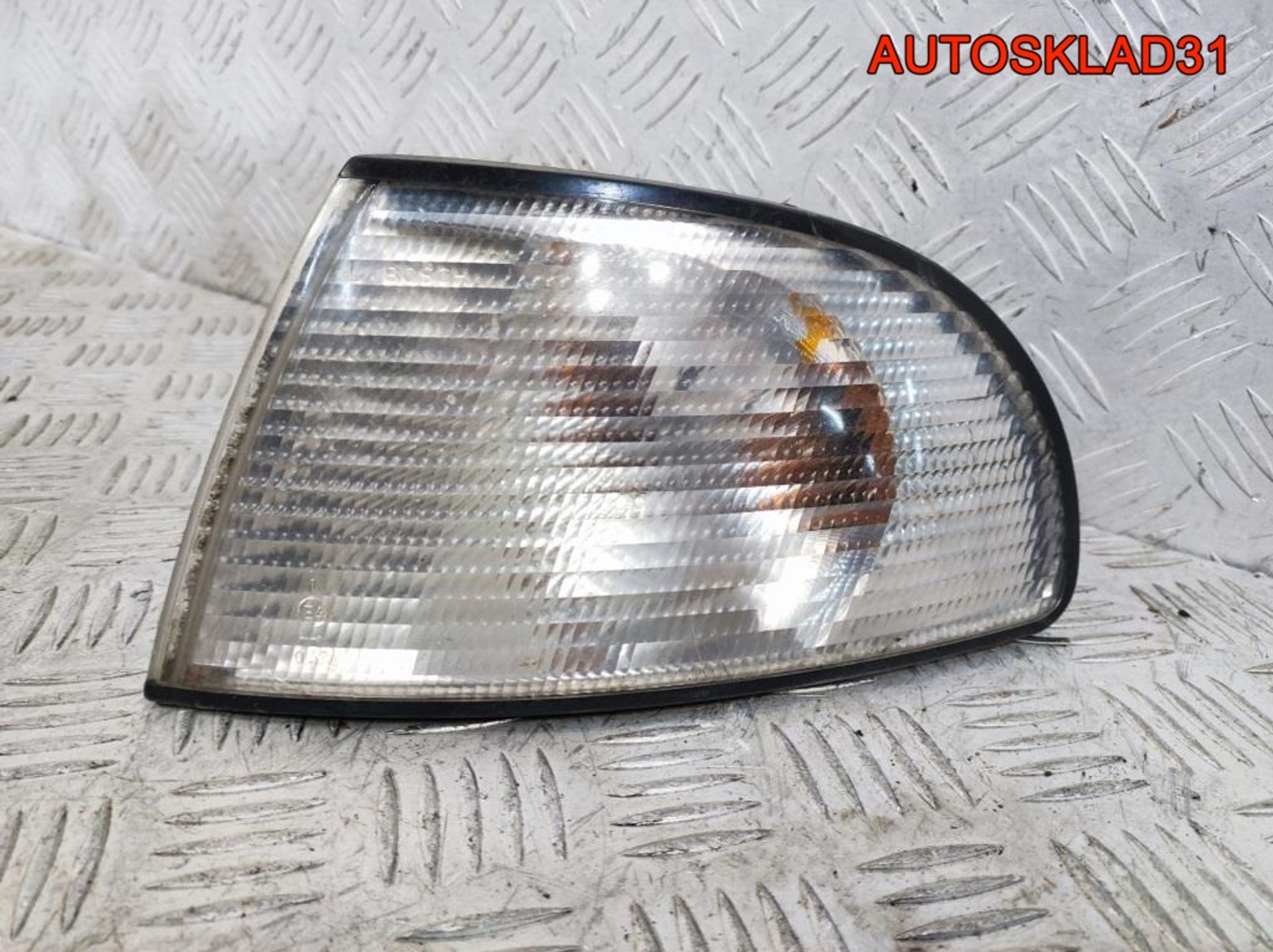 Указатель поворота левый Audi A4 B5 8D0953049A, 900 рублей, Дубовое