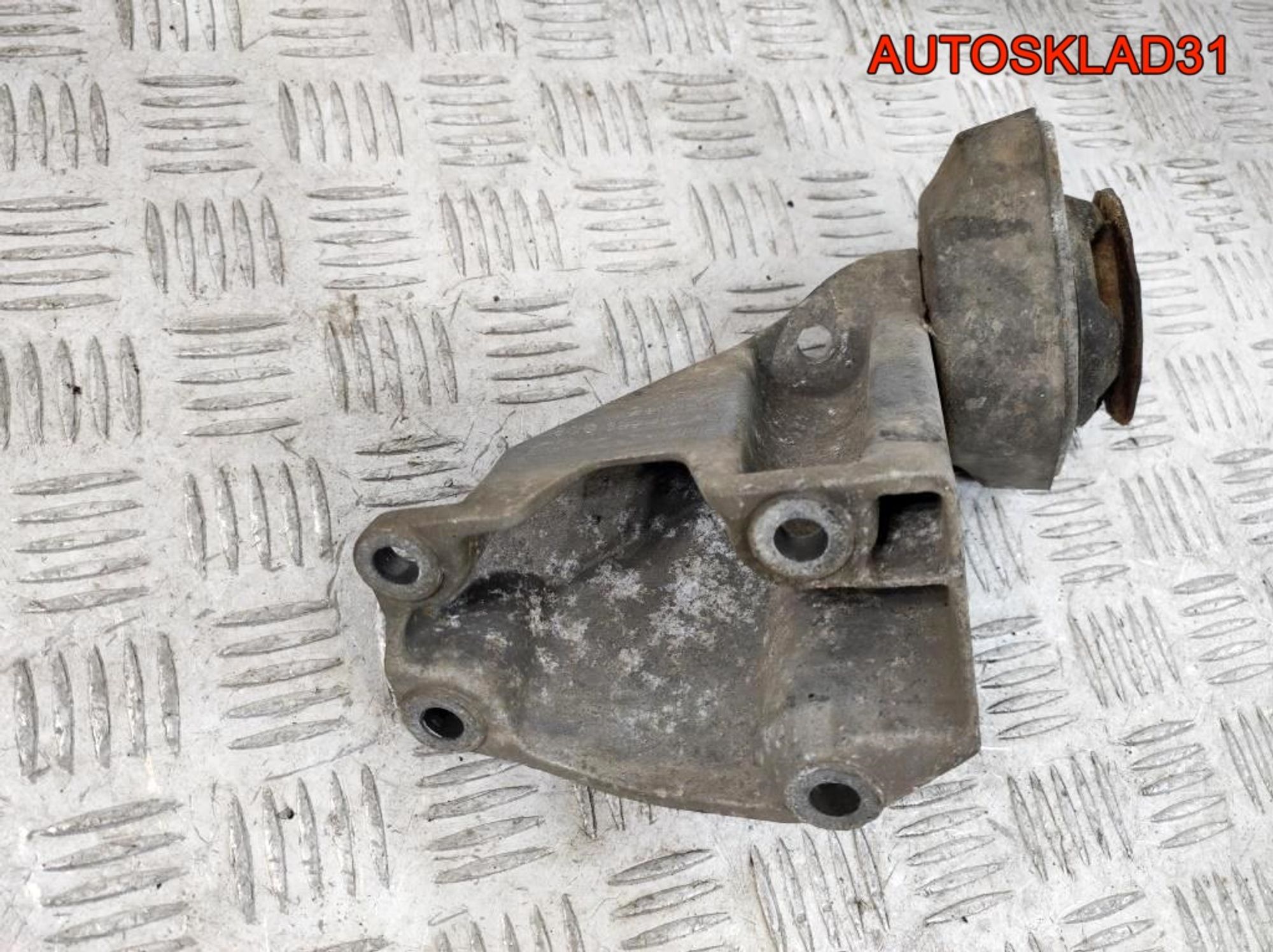 Кронштейн МКПП Audi A6 C5 2,4 Бензин 8D0399113AG, 14000 рублей, Дубовое