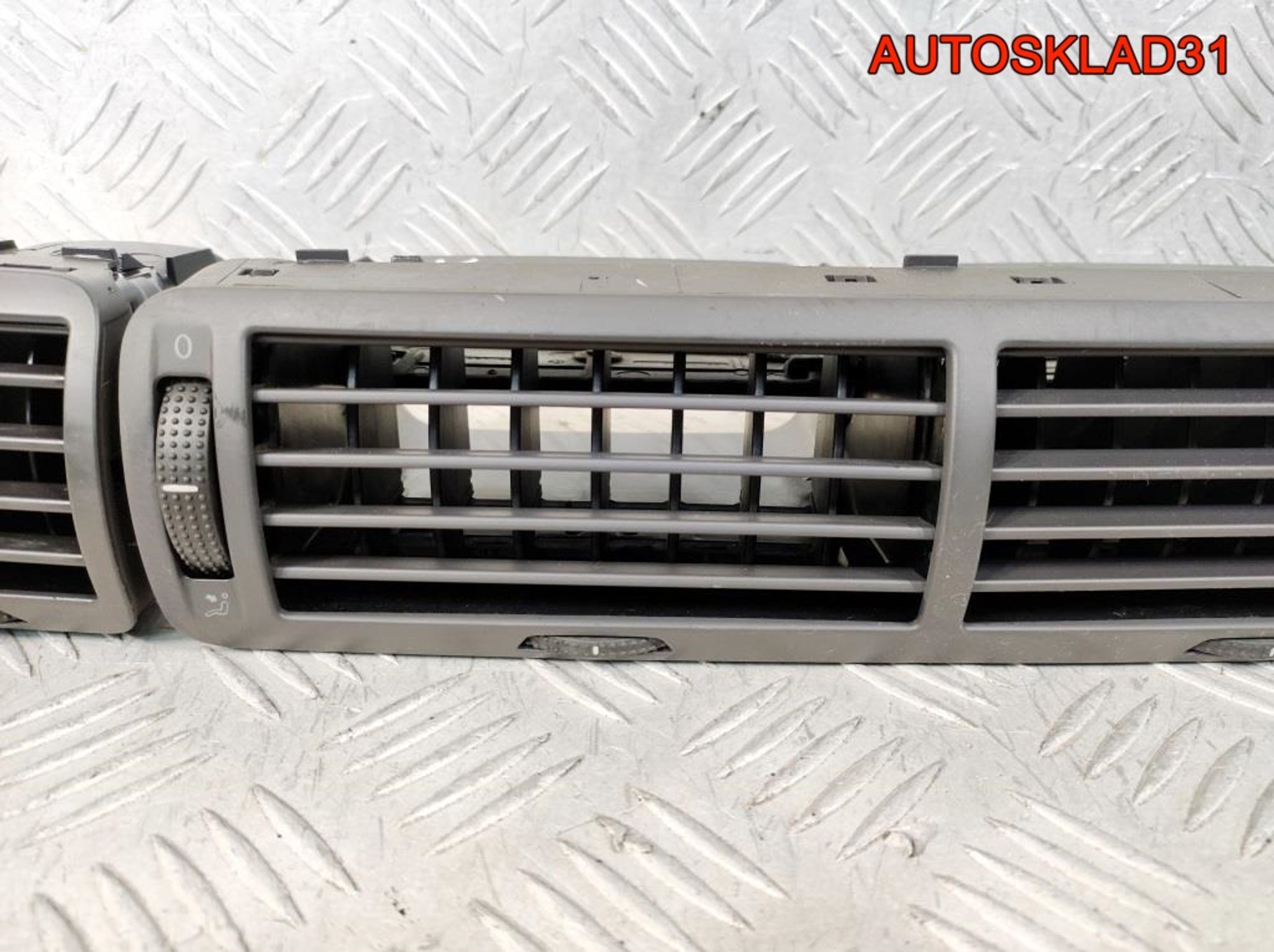 Дефлектор воздушный VW Passat B5 3B0819728D, 9000 рублей, Дубовое