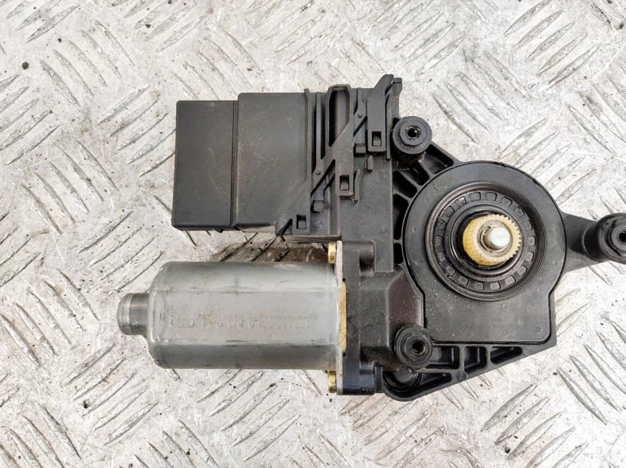 Моторчик стеклоподъемника задний левый VW Passat B5 0130821697, 800 рублей, Дубовое