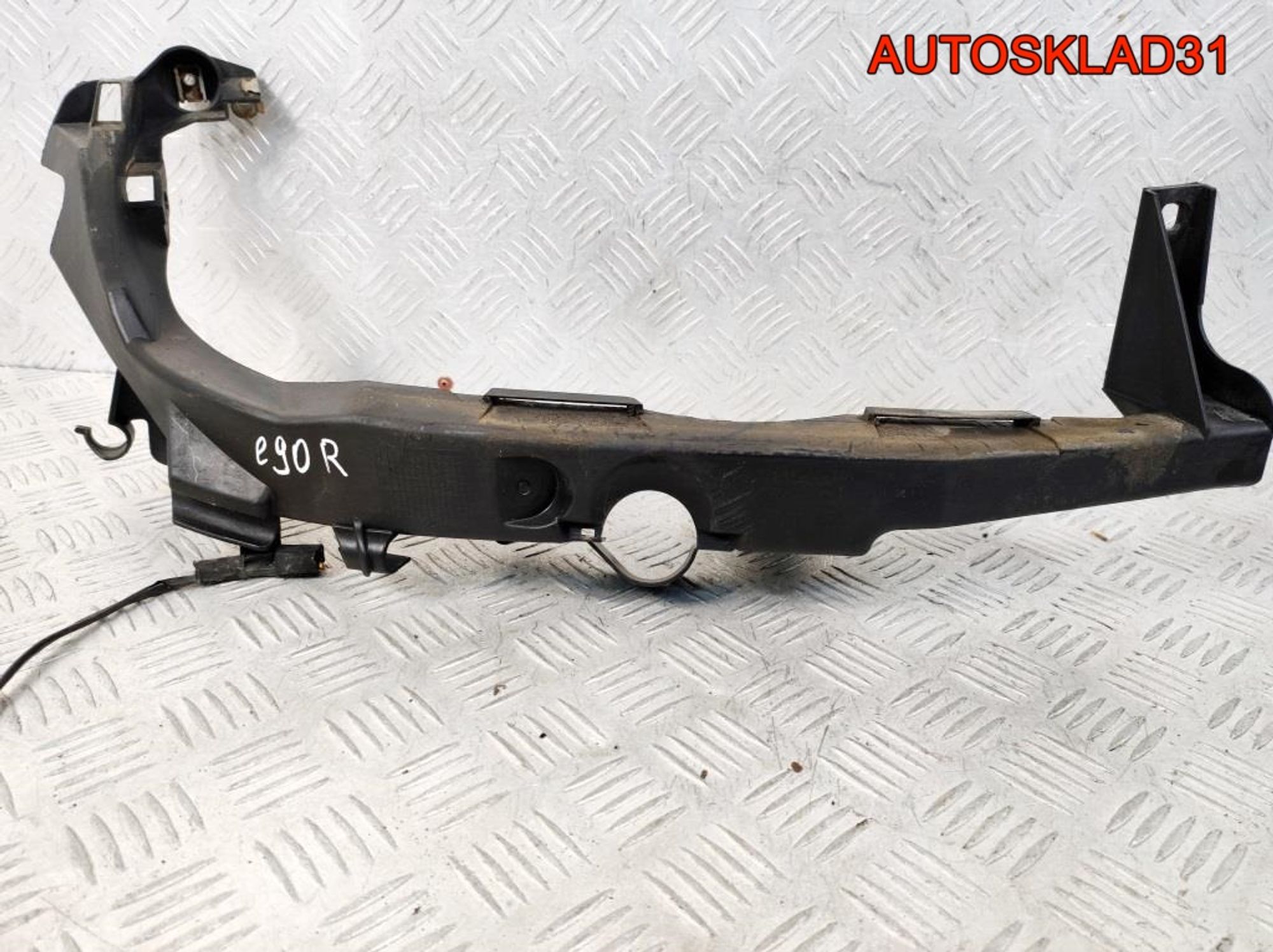 Кронштейн фар правый BMW E90 51117116708, 1400 рублей, Дубовое