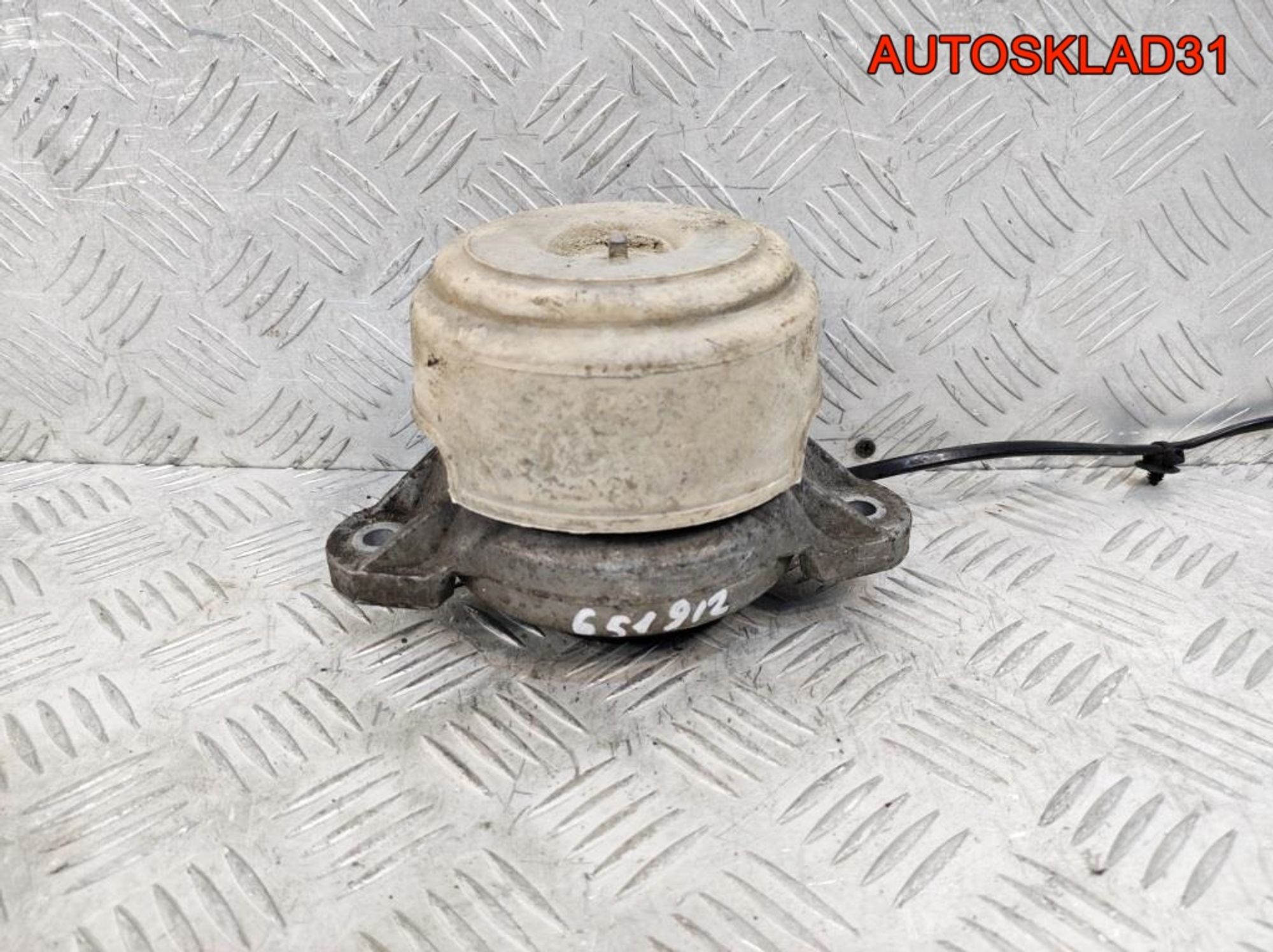 Опора двигателя правая Mercedes X204 A2042401917, 7000 рублей, Дубовое