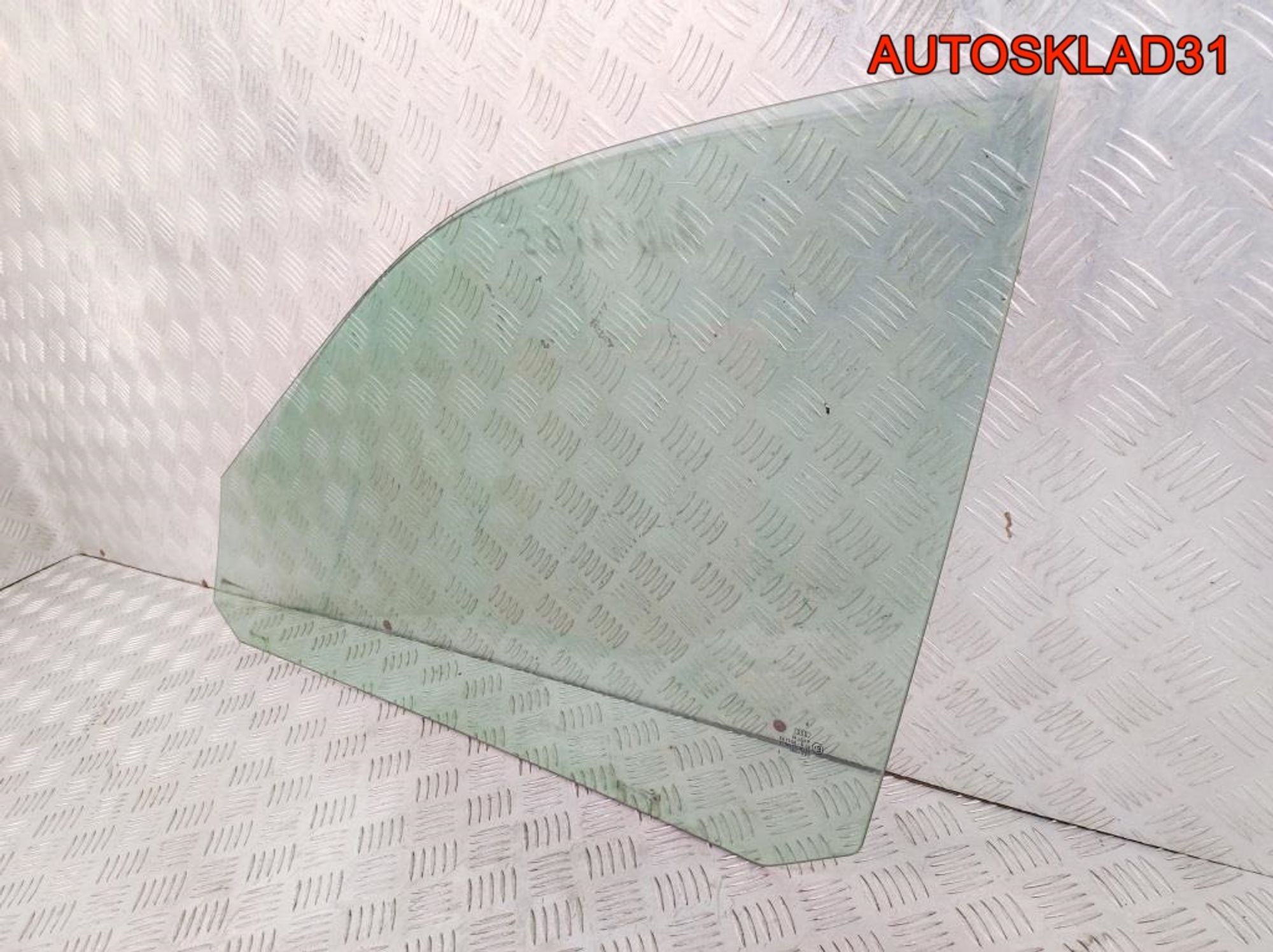 Стекло двери передней правой Audi A4 B5 8D0845202, 1300 рублей, Дубовое