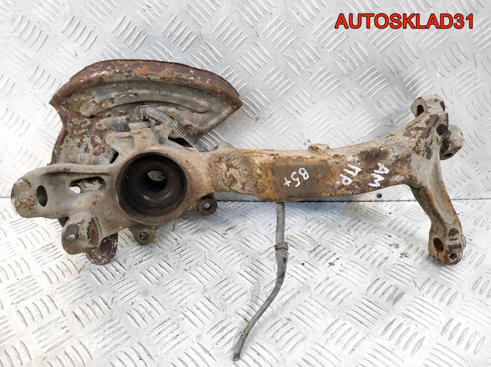 Кулак передний правый VW Passat B5 8D0407258AM, 1200 рублей, Дубовое