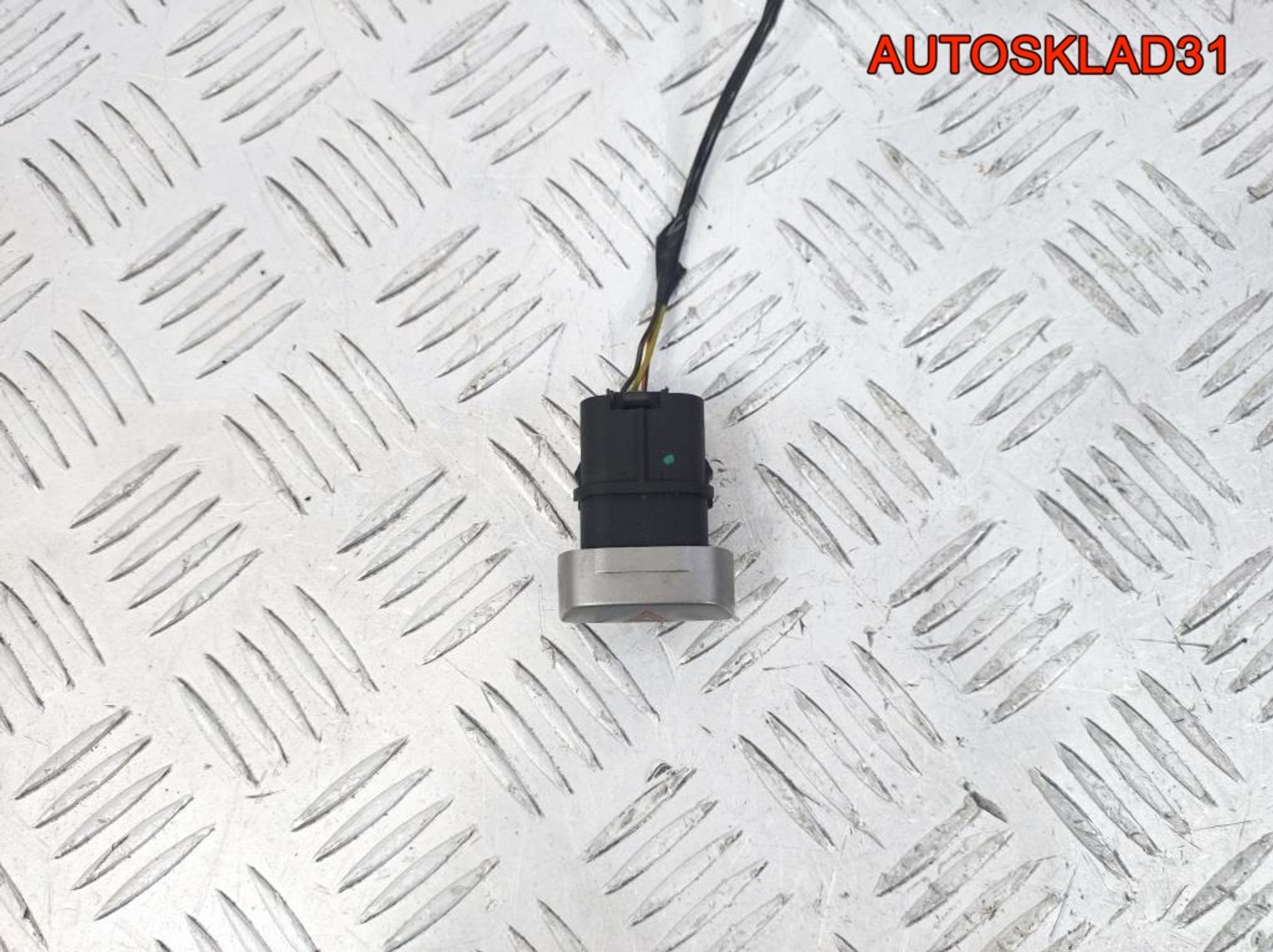 Кнопка аварики Ford Focus 2 8M5T13A350AA, 600 рублей, Дубовое