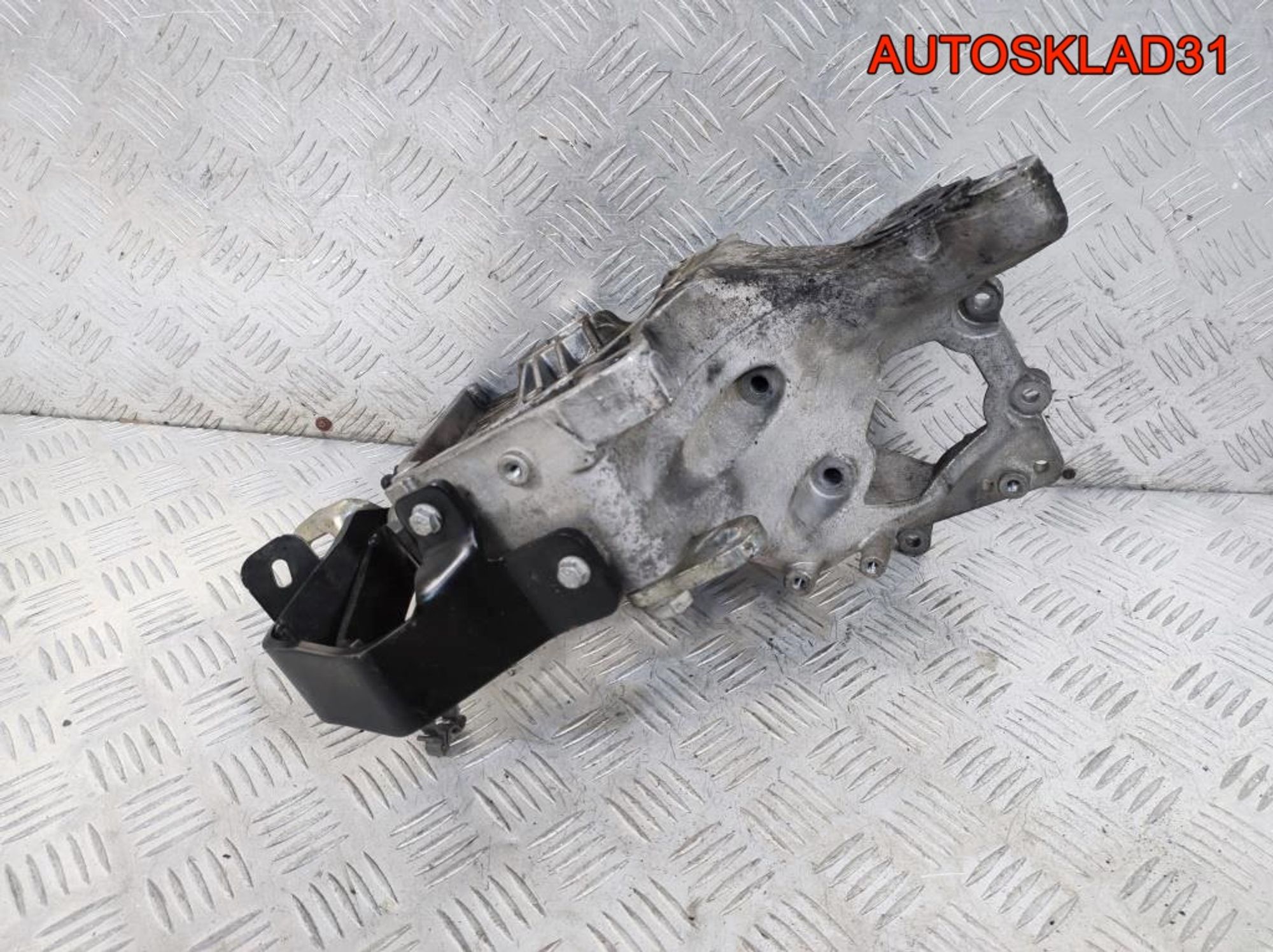 Кронштейн ТНВД Opel Astra J 2,0 A20DTH 55574721, 1300 рублей, Дубовое