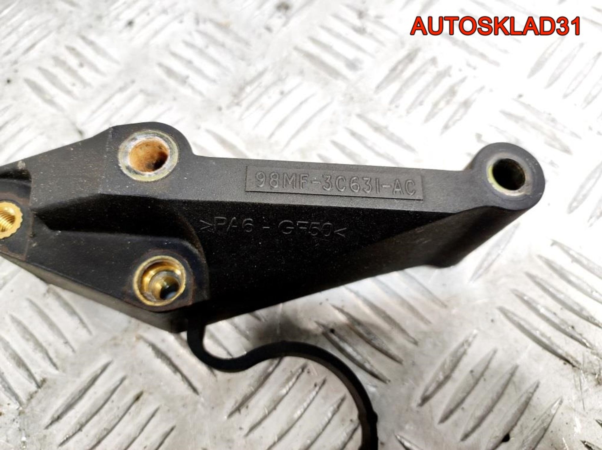 Кронштейн гидроусилителя Ford Focus 2 98MF3C631AC, 900 рублей, Дубовое