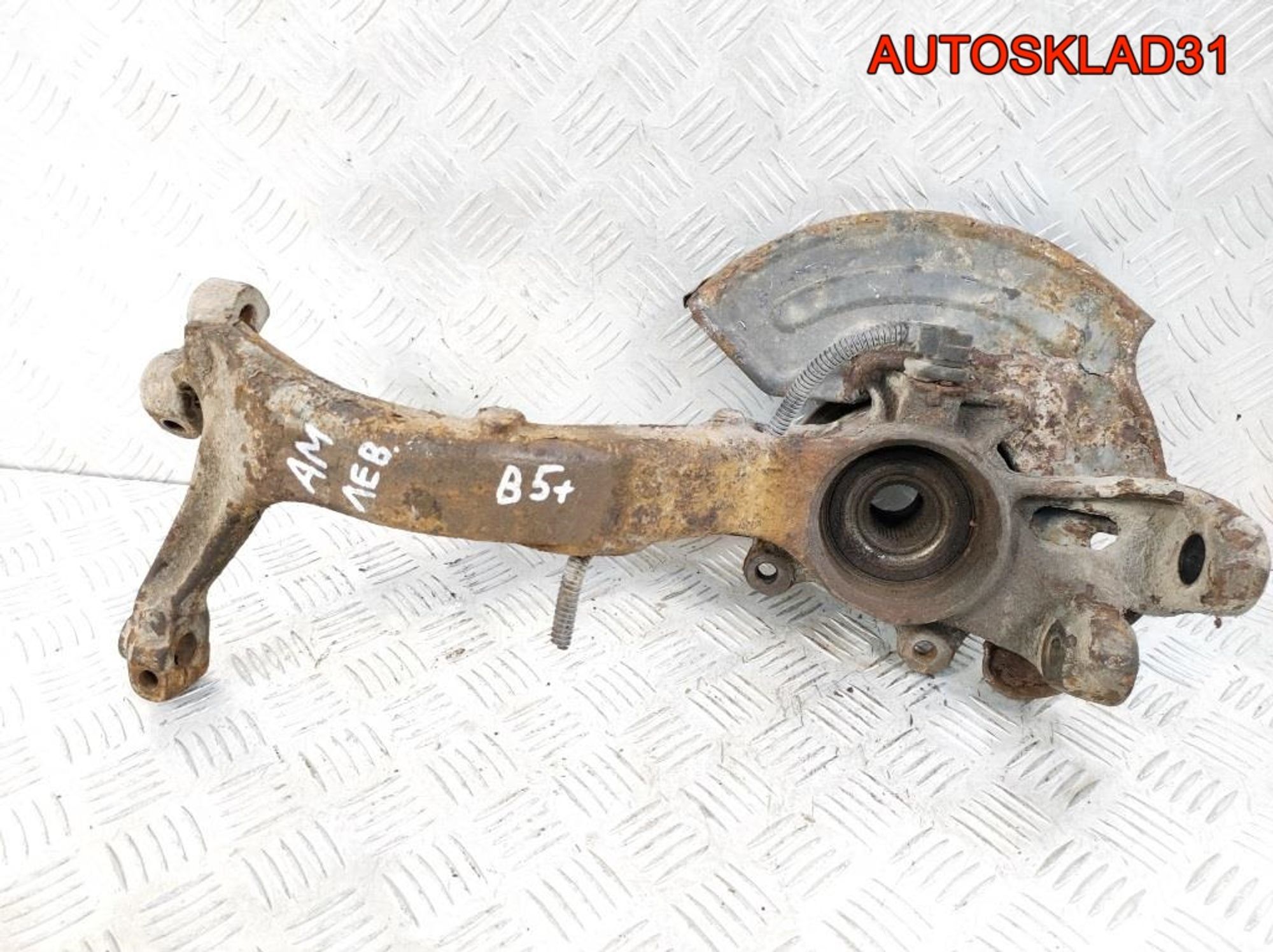 Кулак передний левый VW Passat B5 8D0407257AM, 1200 рублей, Дубовое