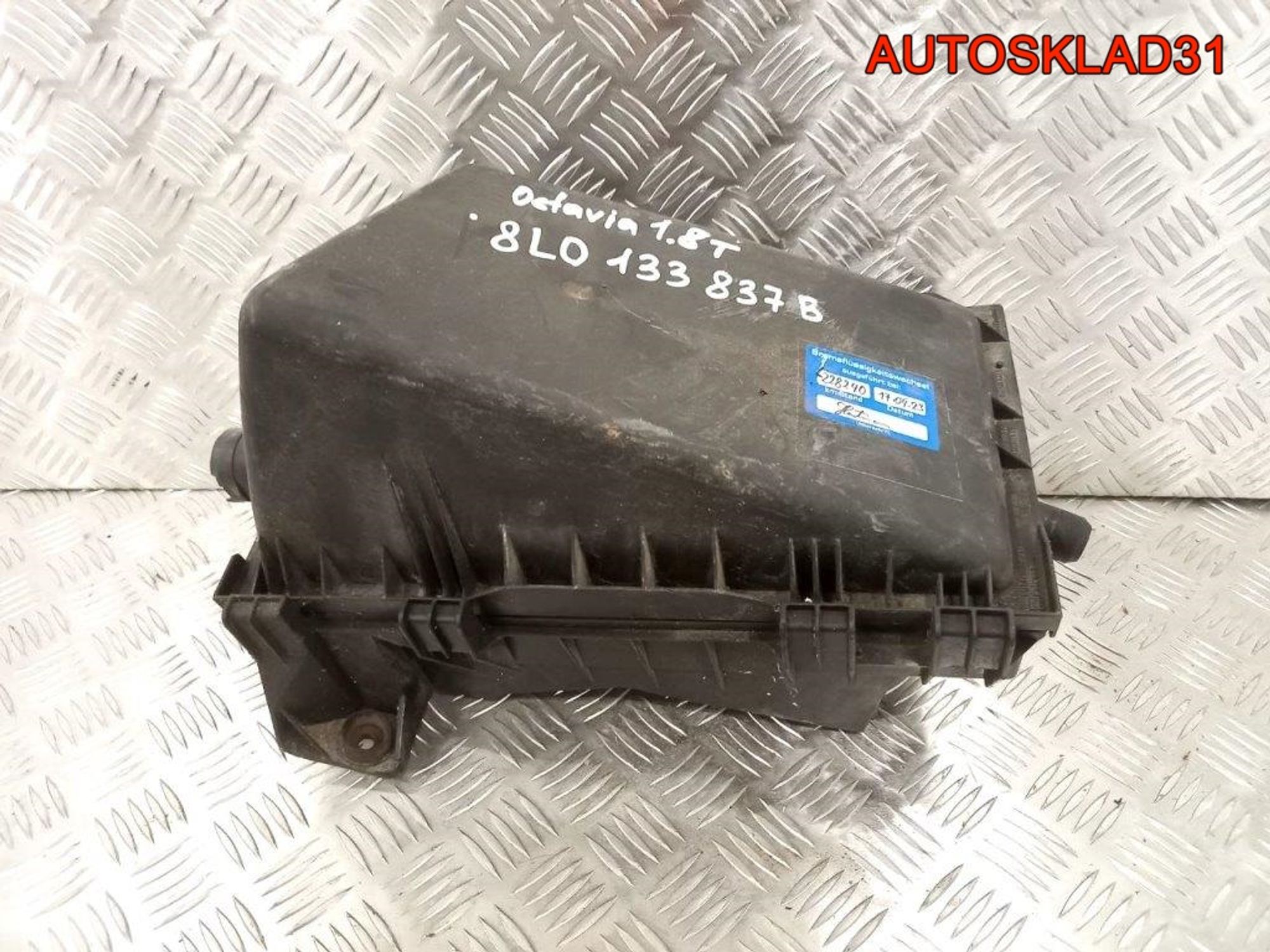 Корпус воздушного фильтра Audi A3 8L1 8L0133837B, 1800 рублей, Дубовое