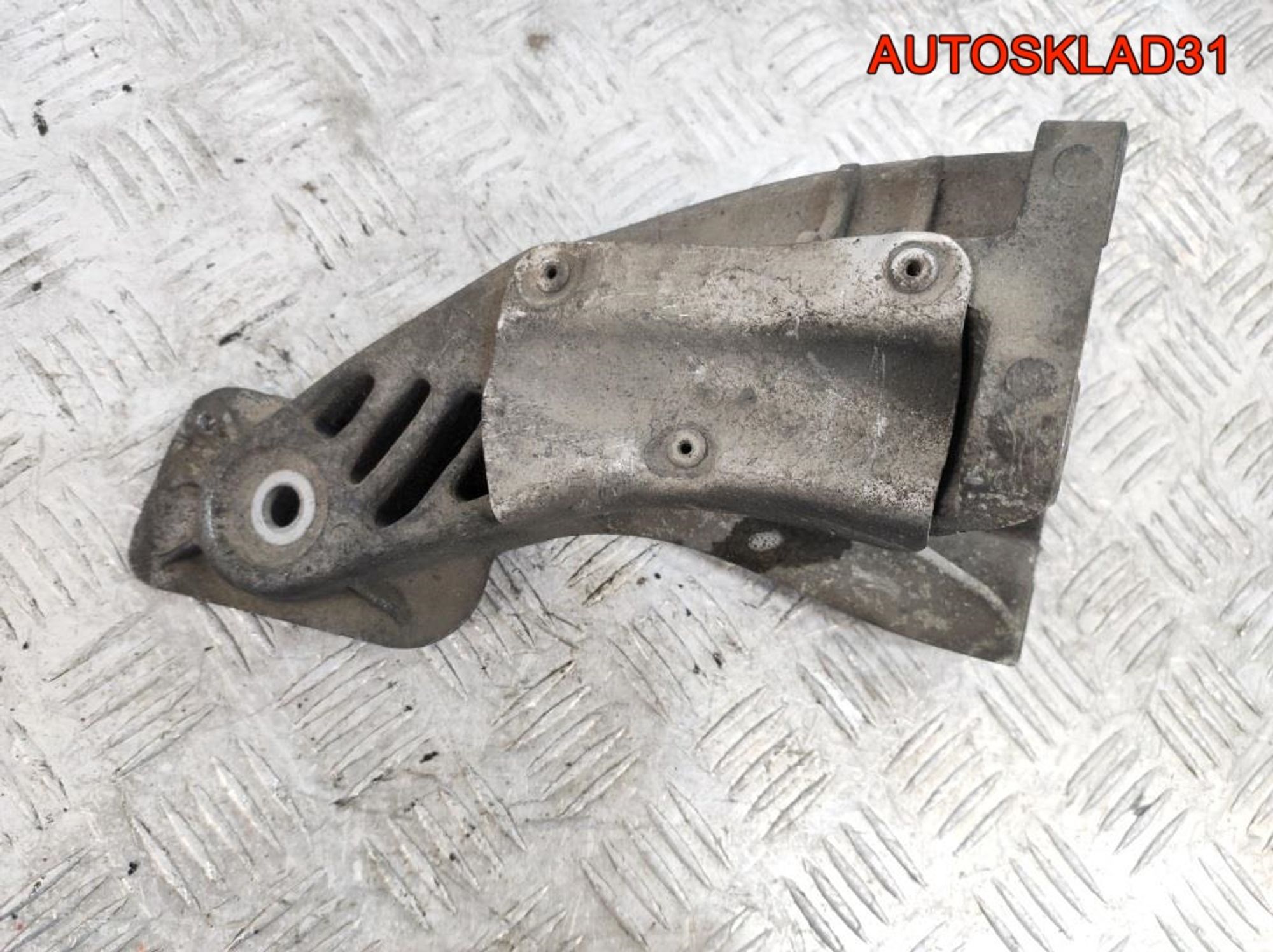 Кронштейн двигателя правый BMW E90 2.0 N47D20A 22116777056, 800 рублей, Дубовое