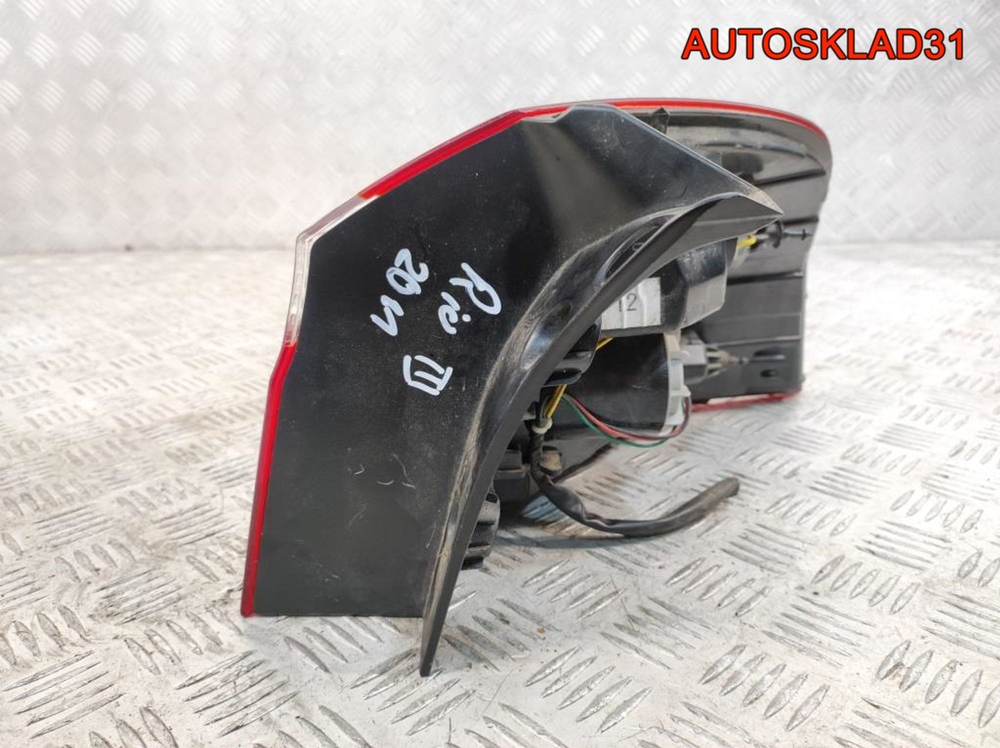 Фонарь задний наружный левый Kia Rio 3 924011W210 Хетчбэк, 2000 рублей, Дубовое