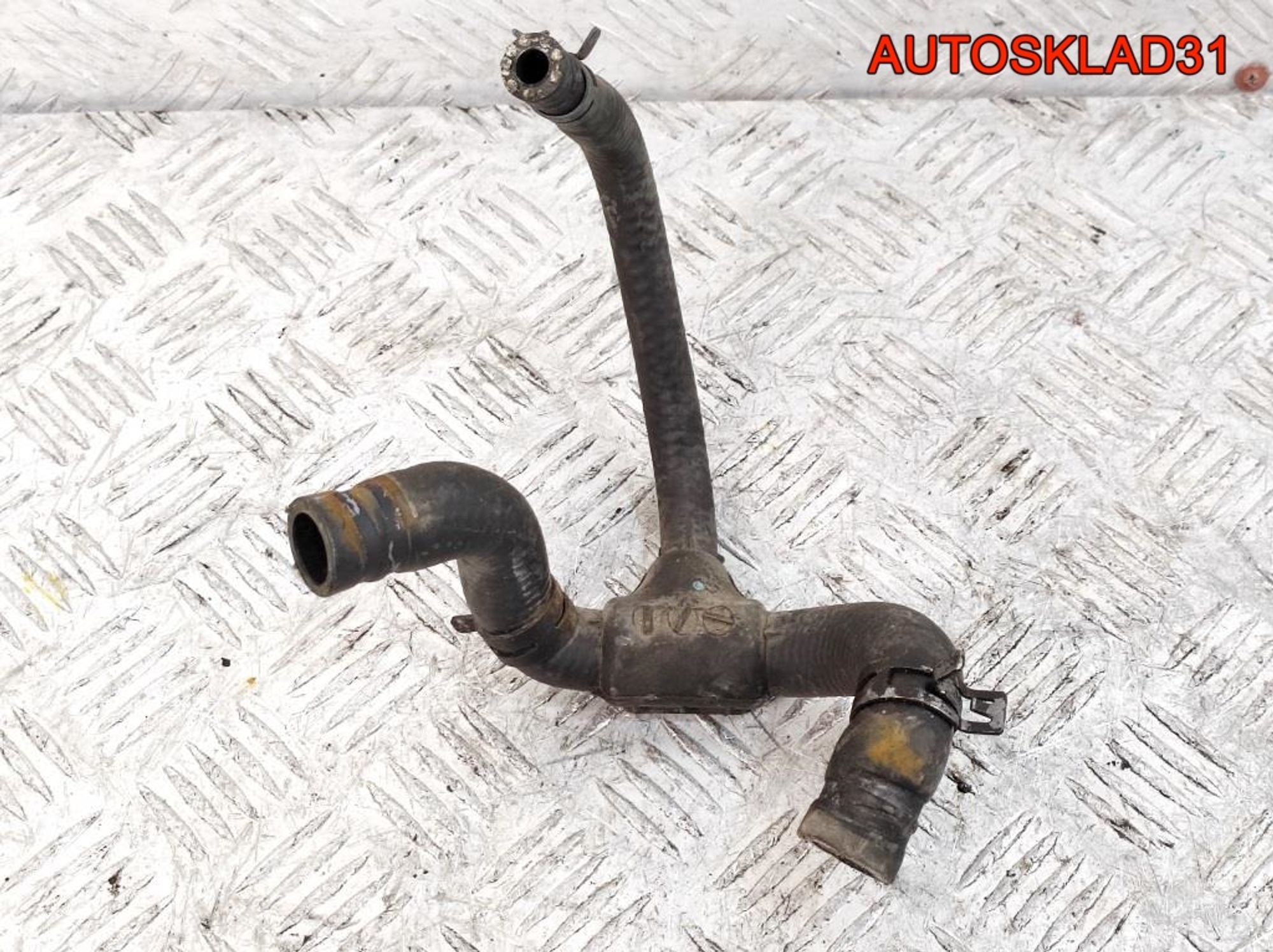 Патрубок охлаждения VW Passat B5 1,8 ARG Бензин 058121058Q, 600 рублей, Дубовое