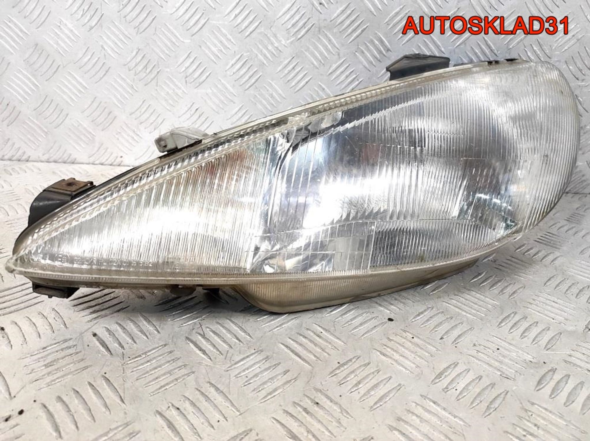 Фара левая Peugeot 206 89005132 Дорест, 4500 рублей, Дубовое