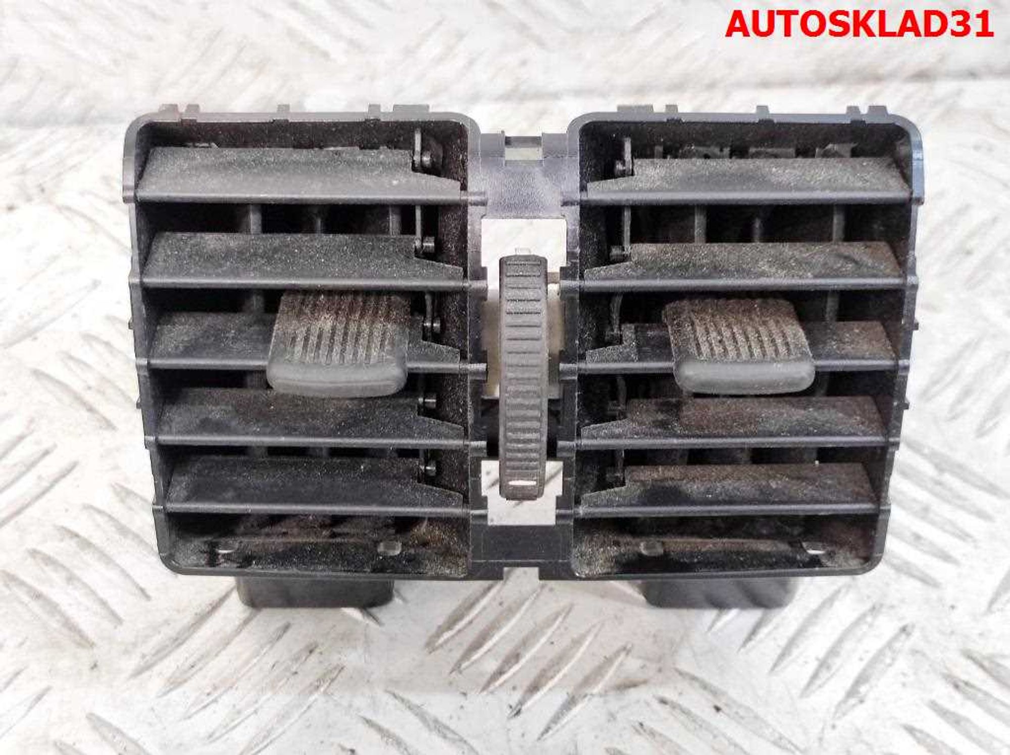 Дефлектор воздушный задний VW Touran 1 1T0819203B, 700 рублей, Дубовое
