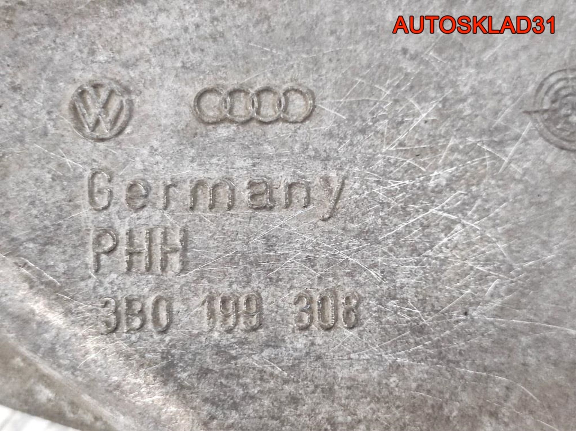 Кронштейн двигателя VW Passat B5 2,3 AGZ 3B0199308, 1200 рублей, Дубовое