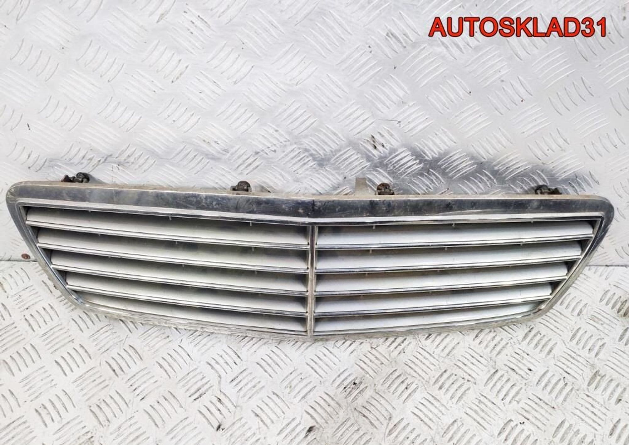 Решетка радиатора Mercedes Benz W203 A2038800183, 4900 рублей, Дубовое