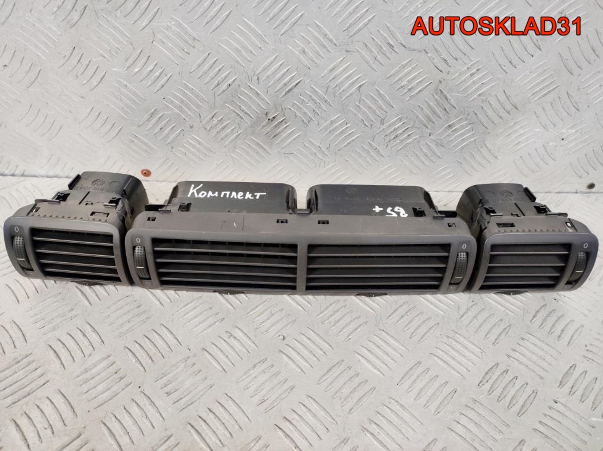 Дефлектор воздушный VW Passat B5 3B0819728D, 9000 рублей, Дубовое