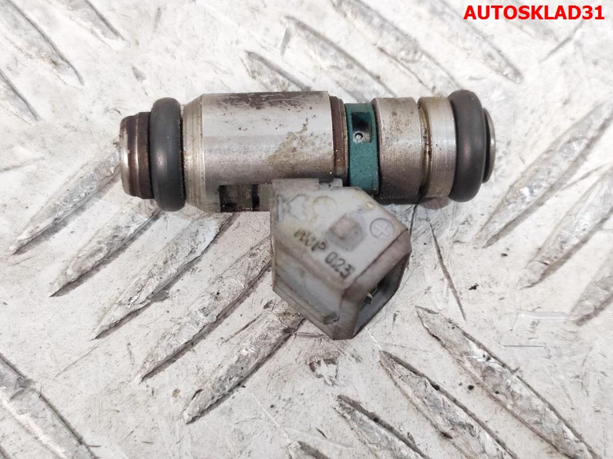 Форсунка топливная Skoda Octavia A4 1,6 AEE 032031A Цена за ОДНУ форсунку, 1000 рублей, Дубовое