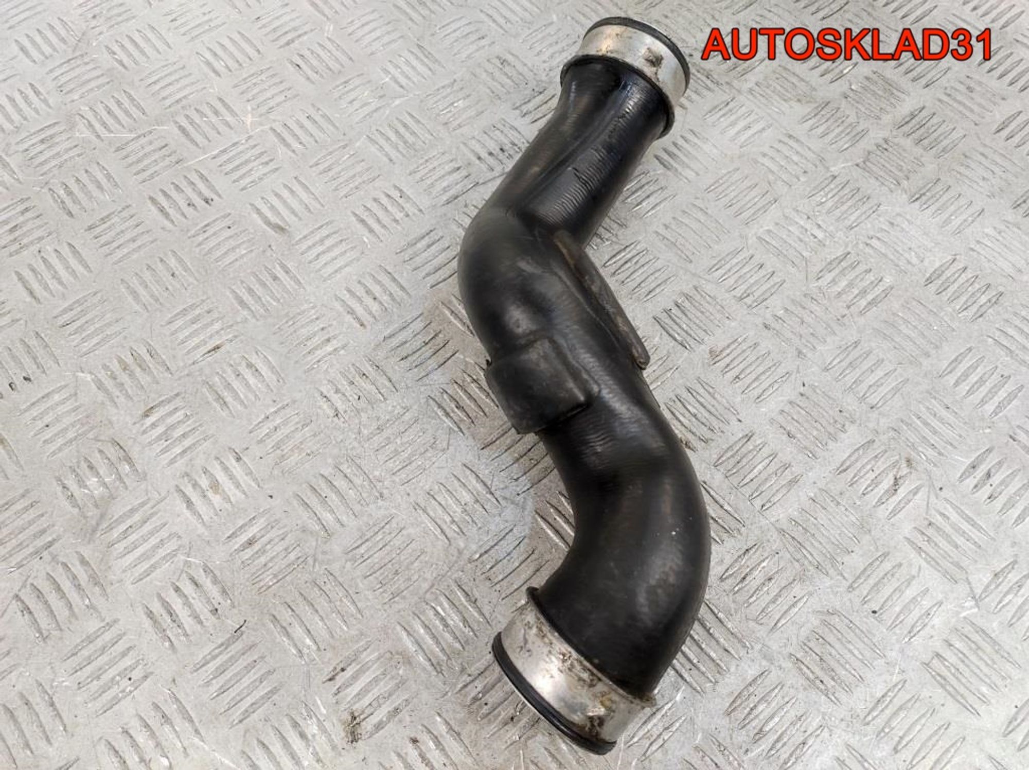 Патрубок интеркулера Mercedes Benz W203 2.2 OM646 Дизель A2035282082, 1500 рублей, Дубовое