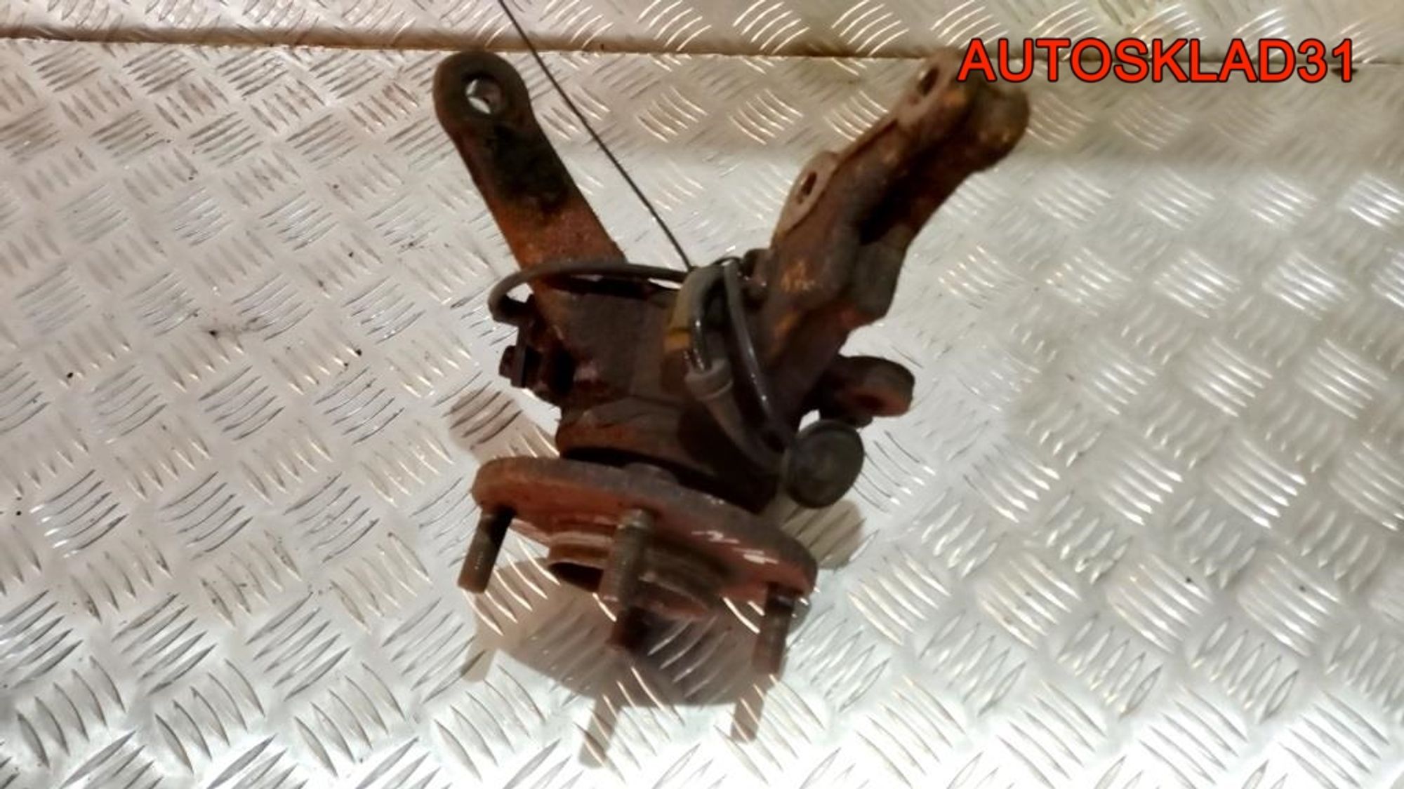 Кулак поворотный передний правый в сборе Nissan Almera N16 400144M400, 2500 рублей, Дубовое
