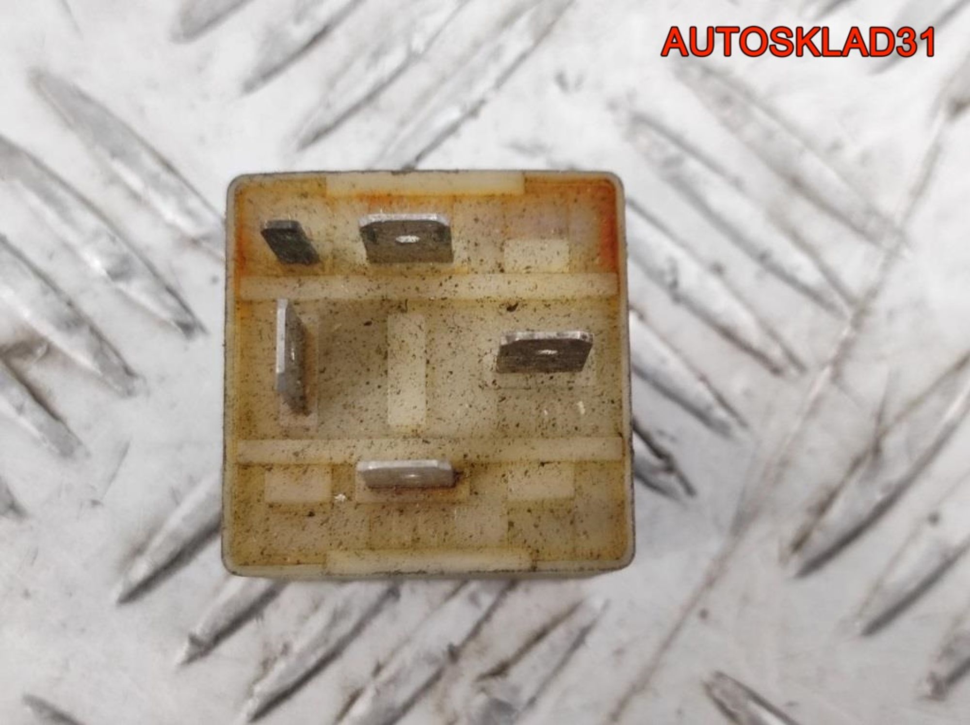 Реле топливного насоса Audi 100 C3 75614122, 1000 рублей, Дубовое