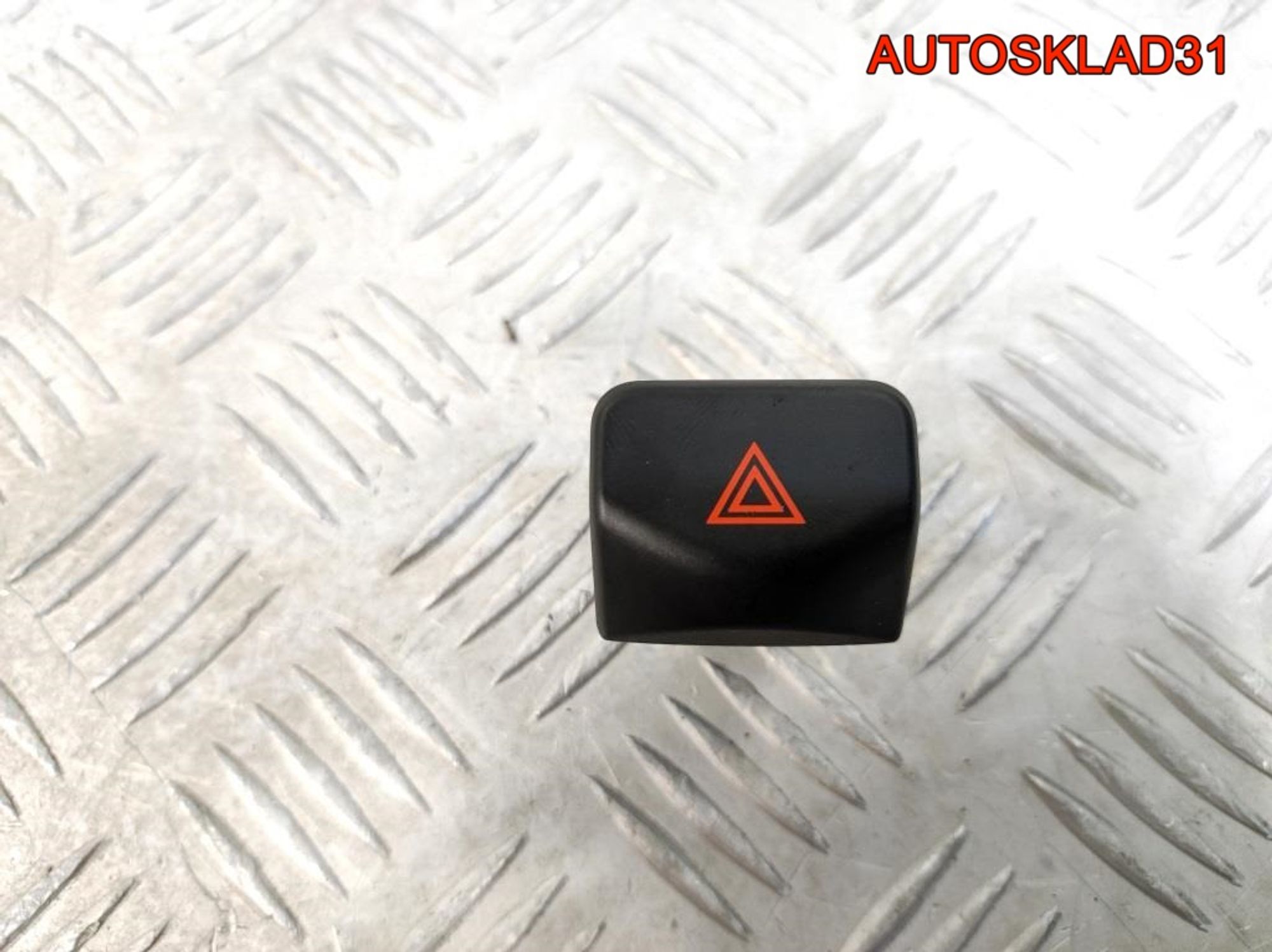 Кнопка аварийной сигнализации Nissan Note E11, 500 рублей, Дубовое