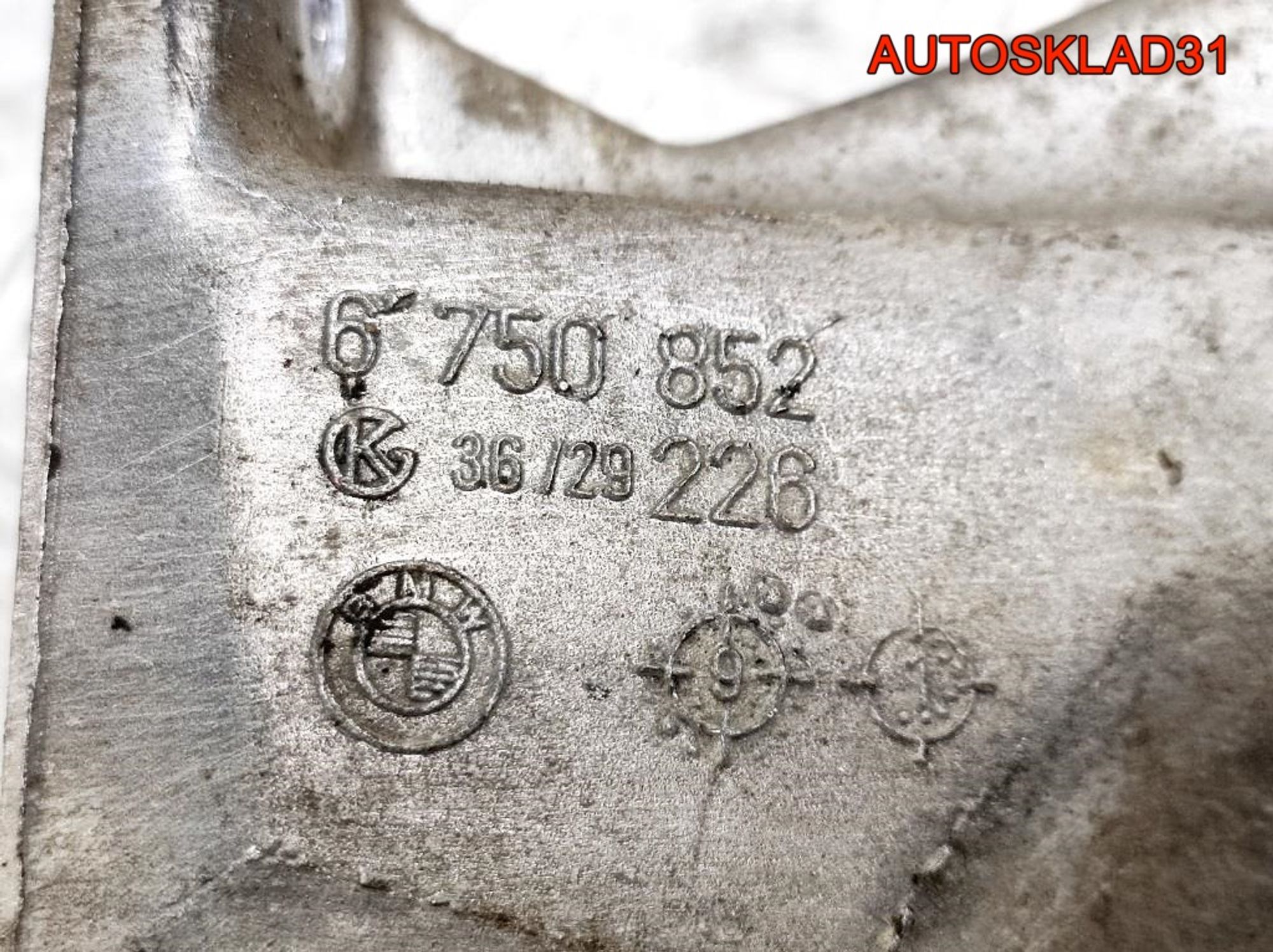 Кронштейн двигателя правый BMW E46 2,5 M54B25 22116750852, 1400 рублей, Дубовое