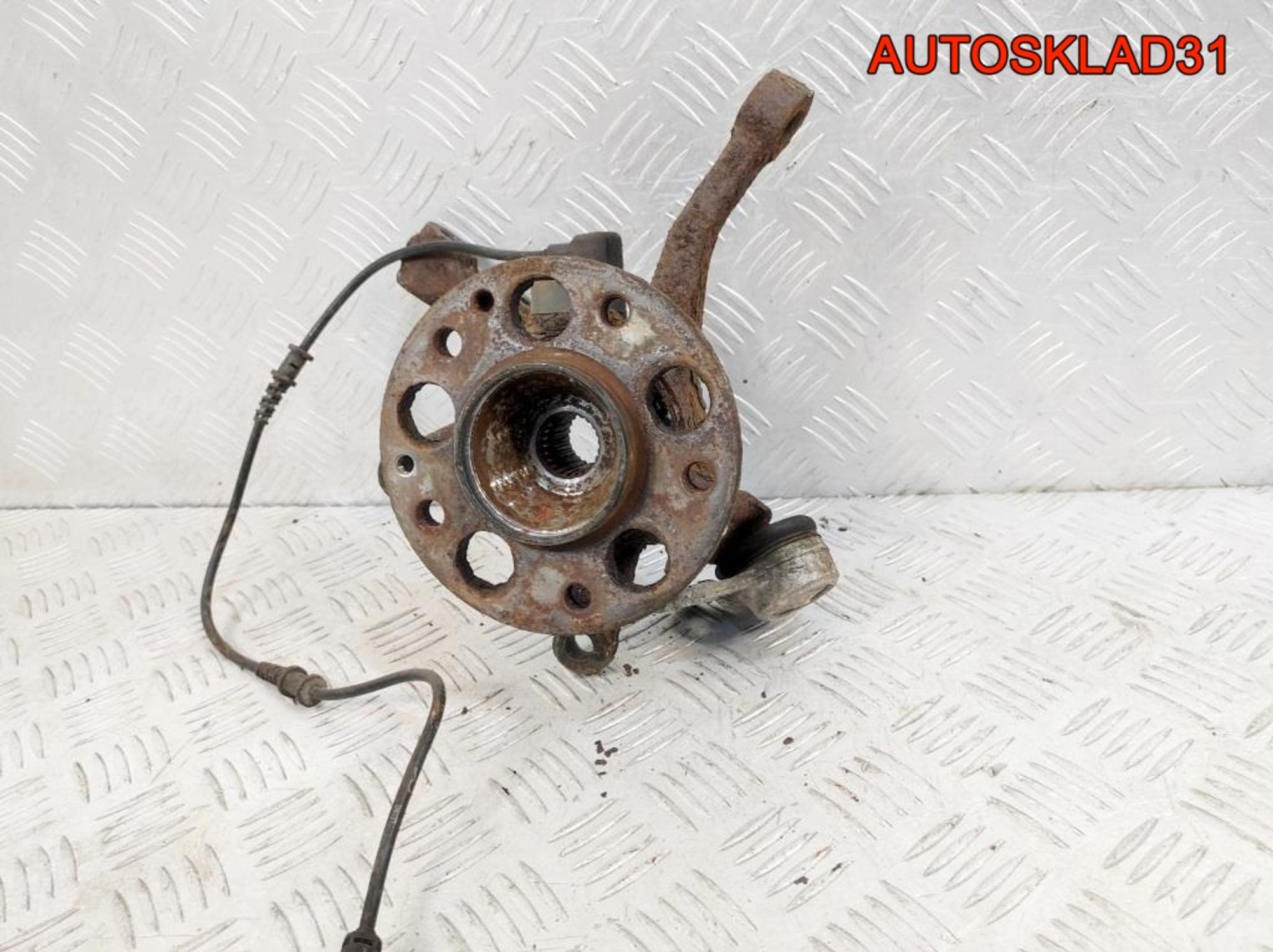 Кулак поворотный передний правый Mercedes W168 A1683301720, 2500 рублей, Дубовое