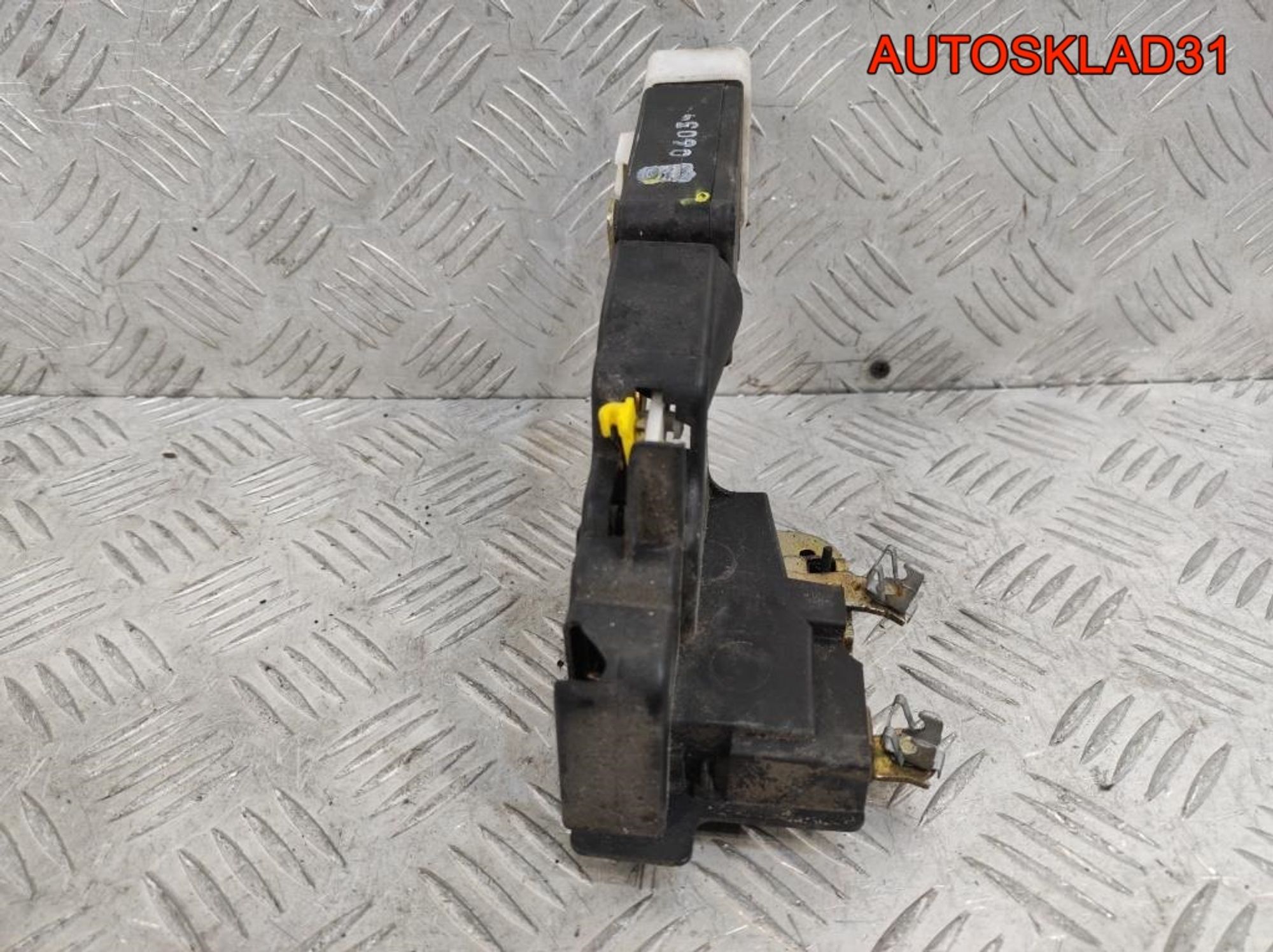 Замок двери передней правой Mitsubishi Carisma DA, 1400 рублей, Дубовое