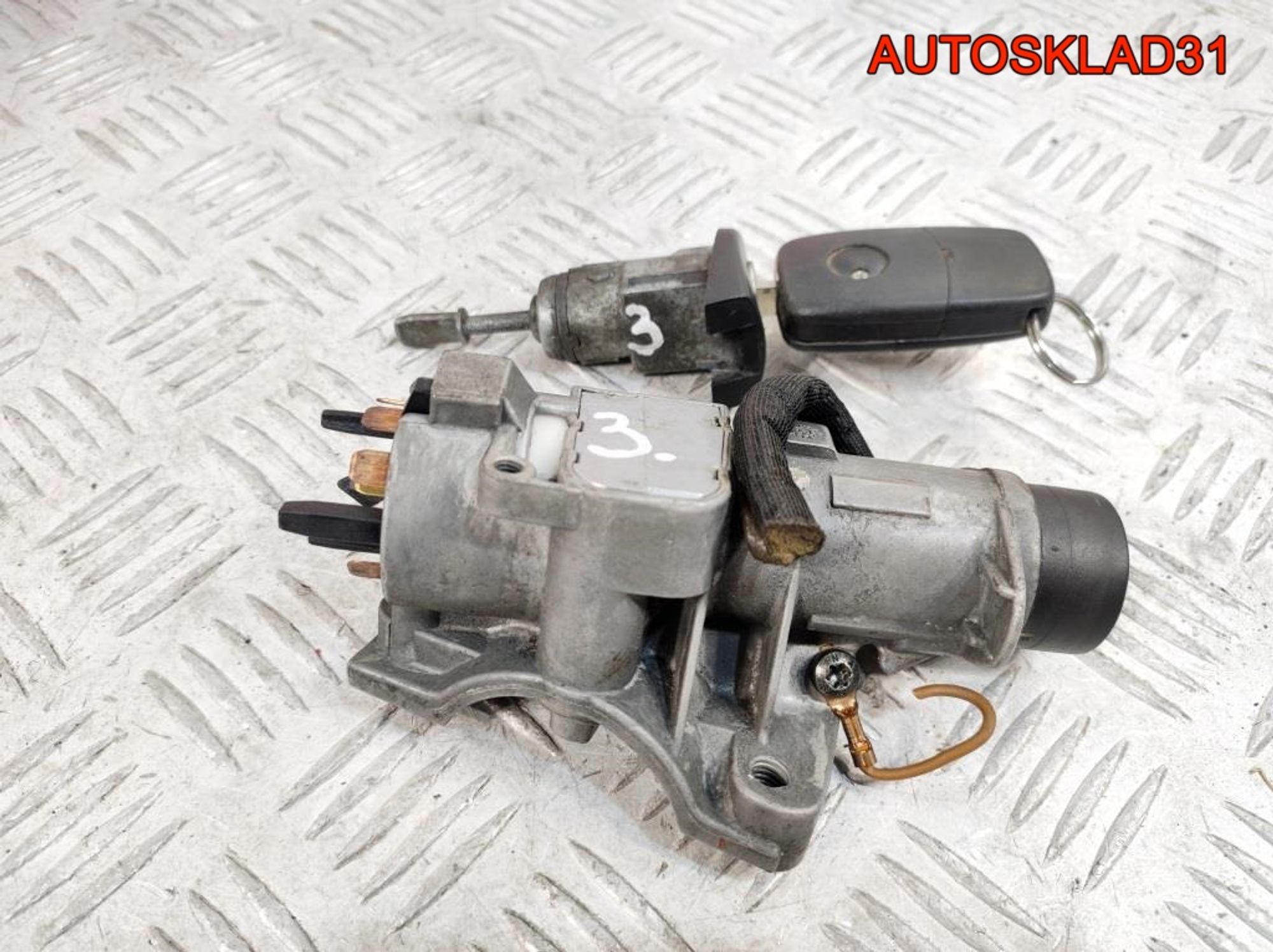 Комплект замок зажигания и личинки с ключом VW Golf 4 4B0905851C, 3600 рублей, Дубовое