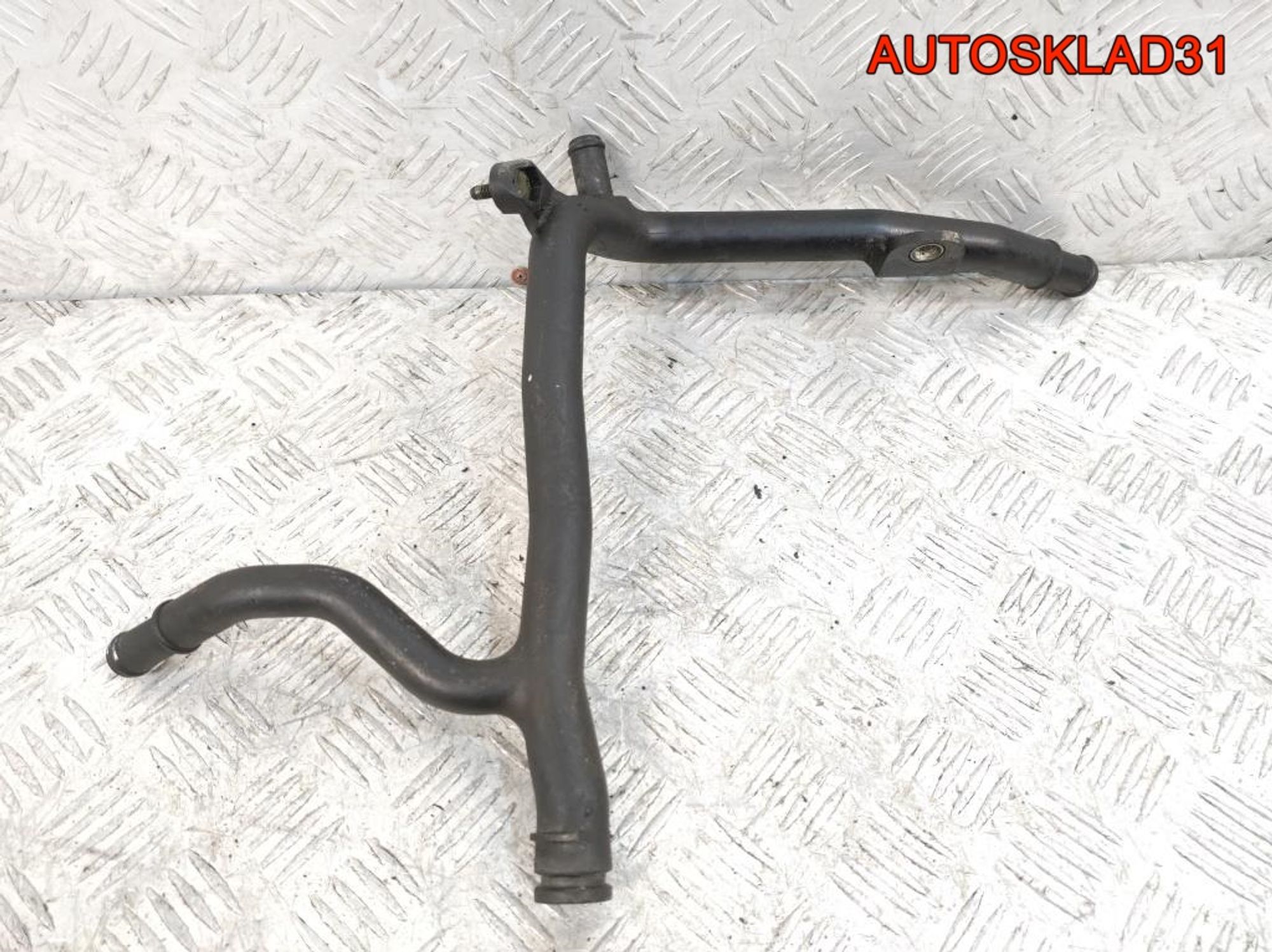 Трубка системы охлаждения VW Golf 5 1,6 BSE 06A121065DP, 1000 рублей, Дубовое