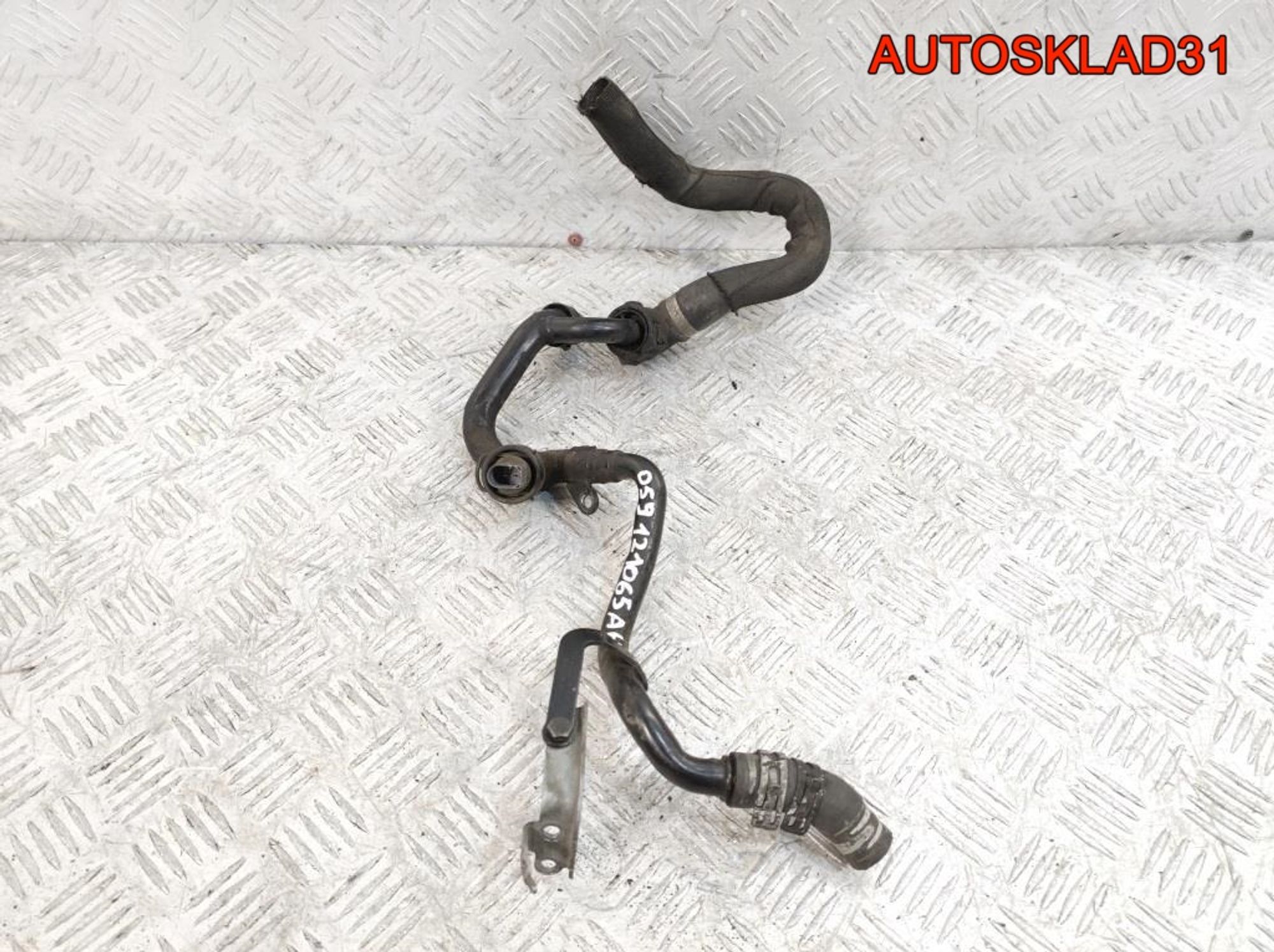 Трубка охлаждающей жидкости Audi A4 B7 3.0 ASB Дизель 059121065AH, 1000 рублей, Дубовое