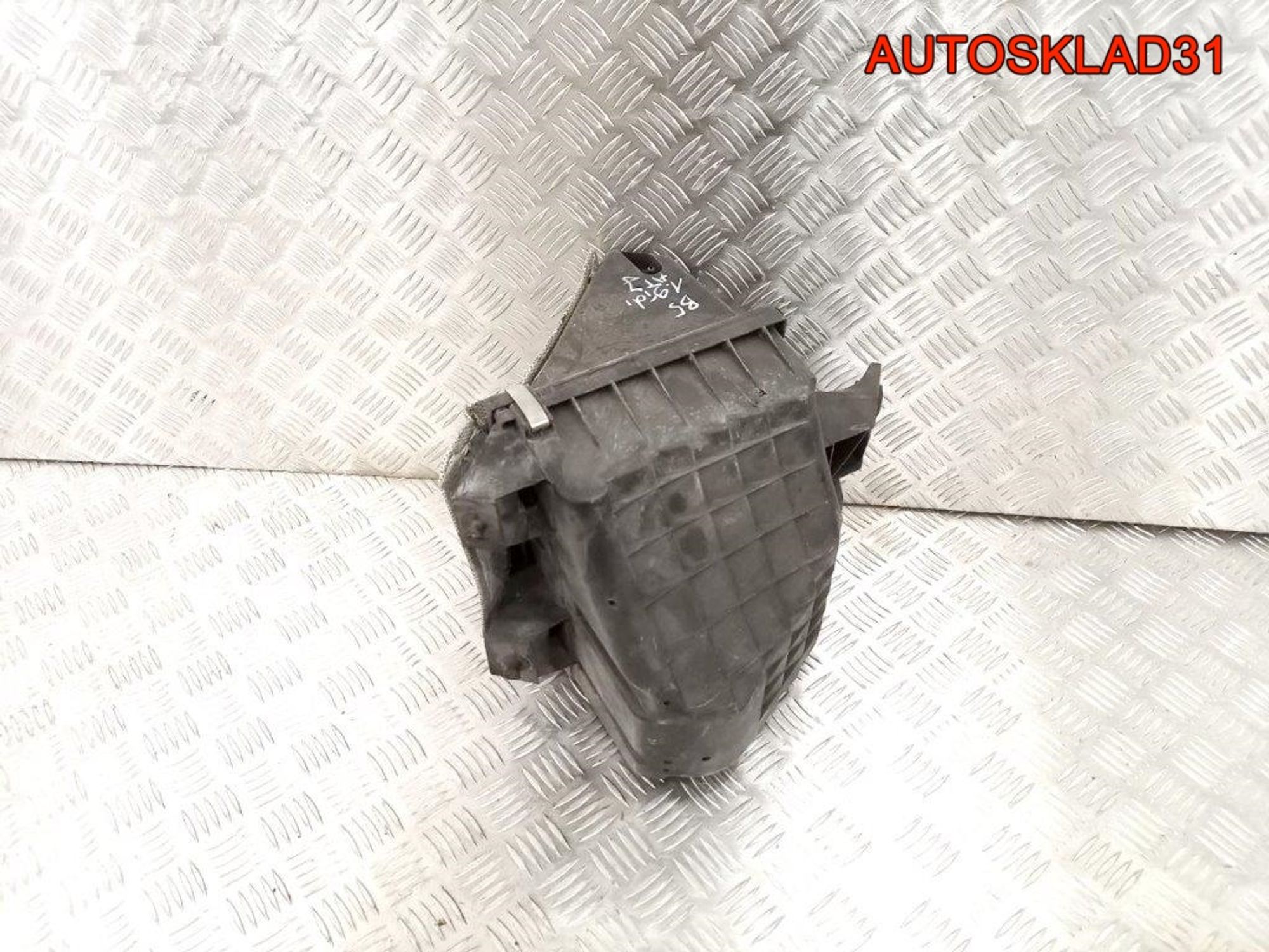 Корпус воздушного фильтра VW Passat B5 8D0129607M, 3200 рублей, Дубовое