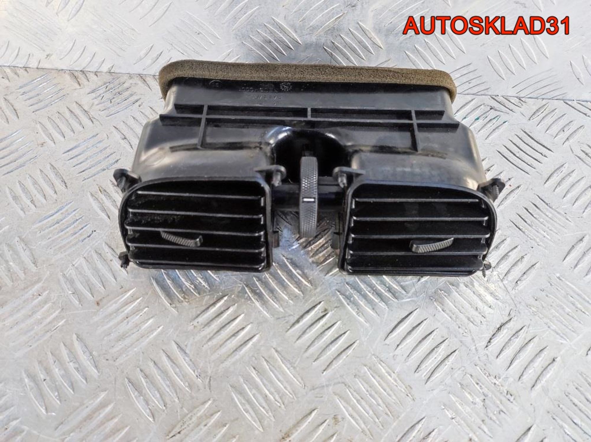 Дефлектор воздушный Mitsubishi Carisma DA 8030A117, 900 рублей, Дубовое