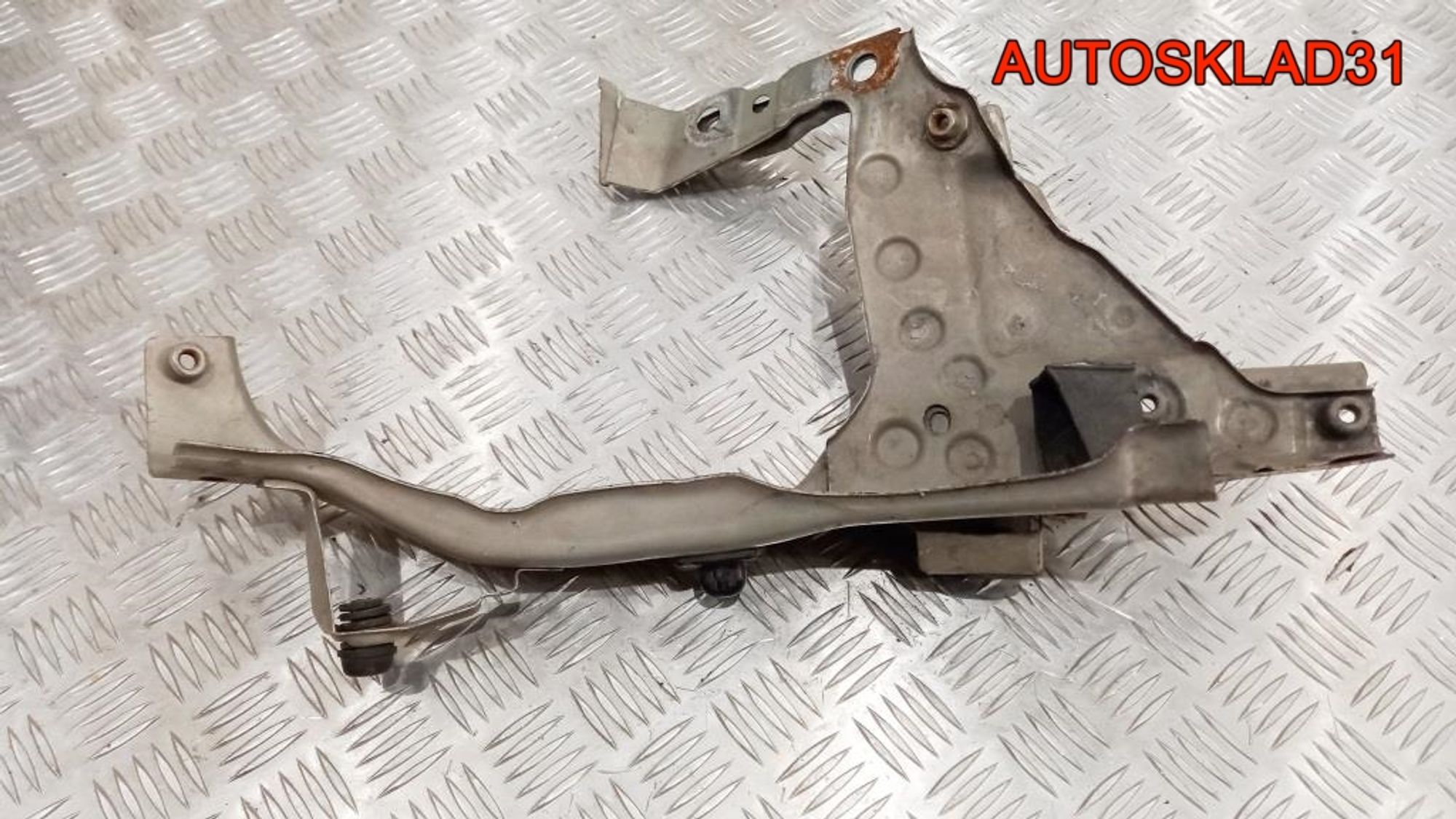 Кронштейн фары правый Opel Zafira B 93184625, 1800 рублей, Дубовое