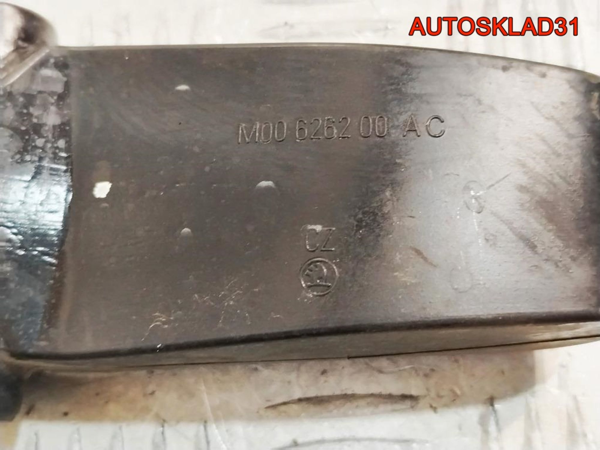 Ограничитель двери задней правой Skoda Roomster 5J0837249D, 1200 рублей, Дубовое
