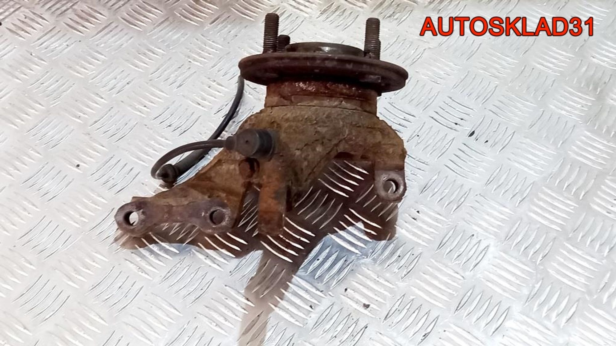 Кулак поворотный передний правый в сборе  Mitsubishi Carisma DA MR369680  Mitsubishi Carisma DA MR369680, 3500 рублей, Дубовое