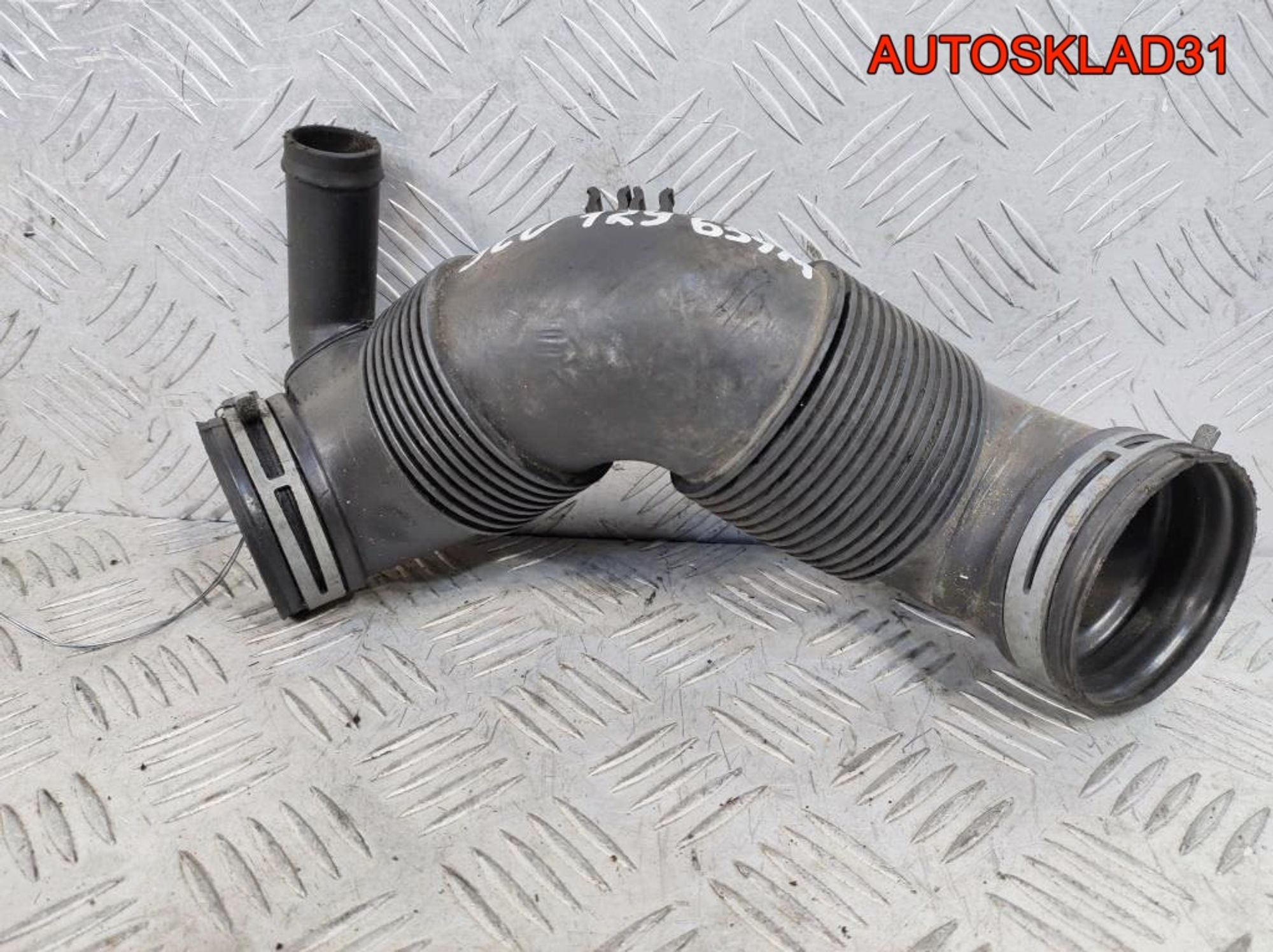 Патрубок воздушного фильтра Passat B6 3C0129654M, 900 рублей, Дубовое