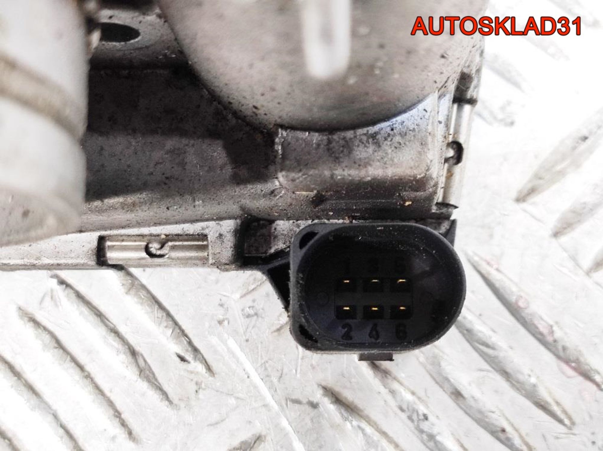 Заслонка дроссельная Audi A8 D3 6.0BHT Бензин 07D133062, 3600 рублей, Дубовое