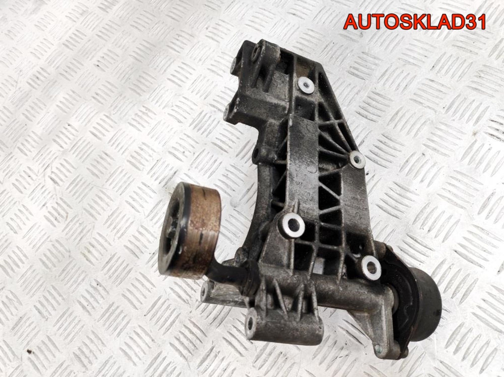 Кронштейн генератора VW Lupo 1.0 AHT 047903139A, 3600 рублей, Дубовое