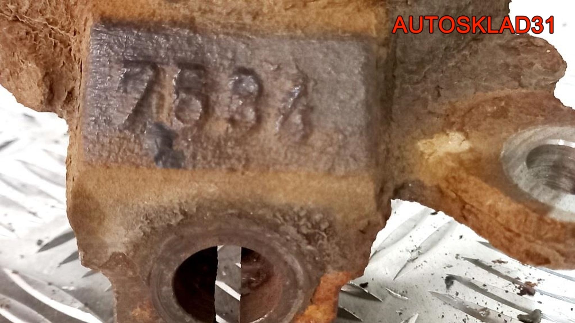 Кулак поворотный передний правый в сборе  Mitsubishi Carisma DA MR369680  Mitsubishi Carisma DA MR369680, 3500 рублей, Дубовое