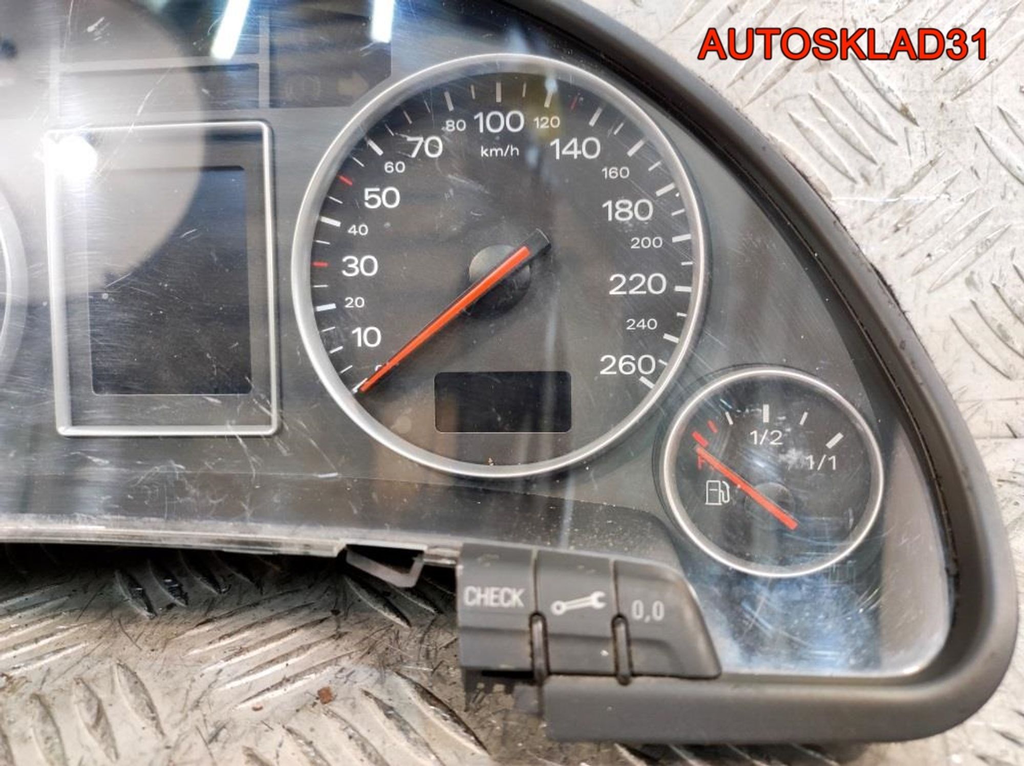 Панель приборов Audi A4 B6 3,0 ASN АКПП 8E0920900L, 4100 рублей, Дубовое
