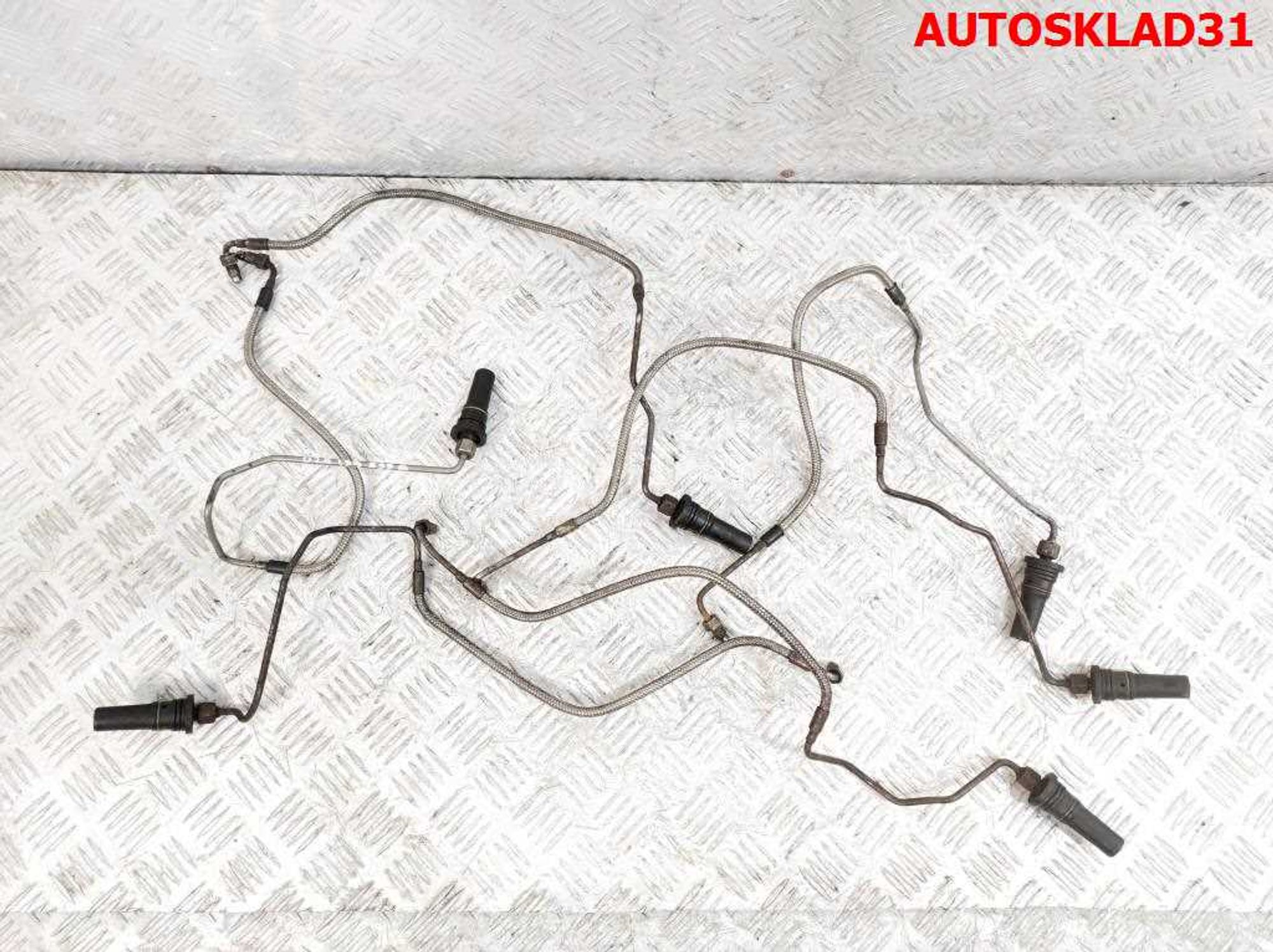 Форсунка топливная Audi 100 C4 2,3 AAR Бензин 035133551C Цена за комплект с трубками, 4000 рублей, Дубовое